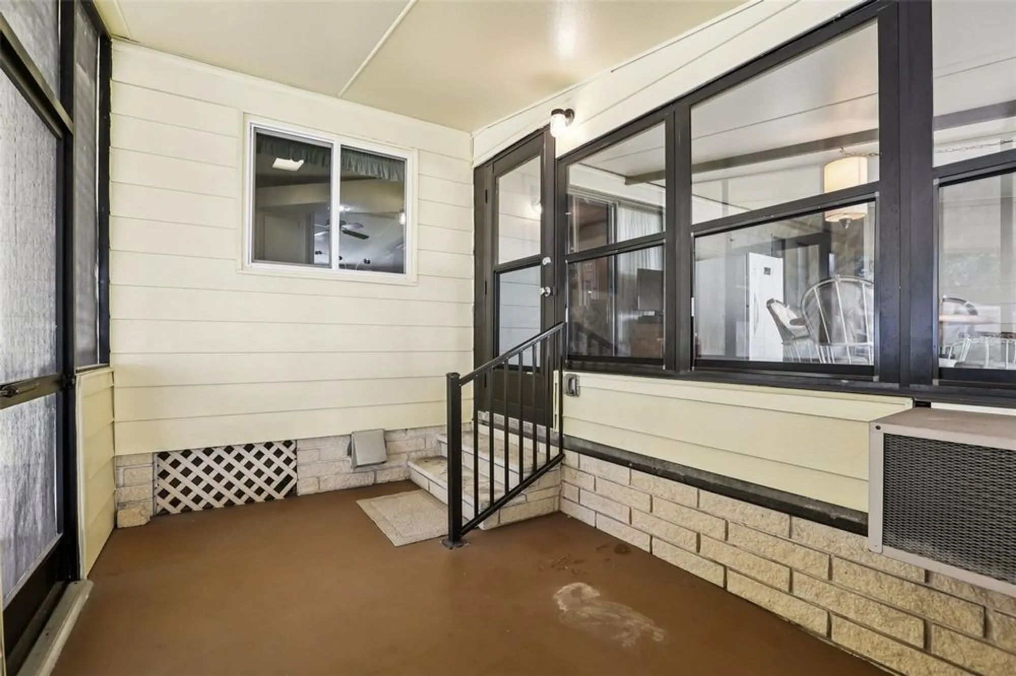 Property Slideshow image 5 of 42 | 4933 colonnades cir, Lakeland, FL, 33811