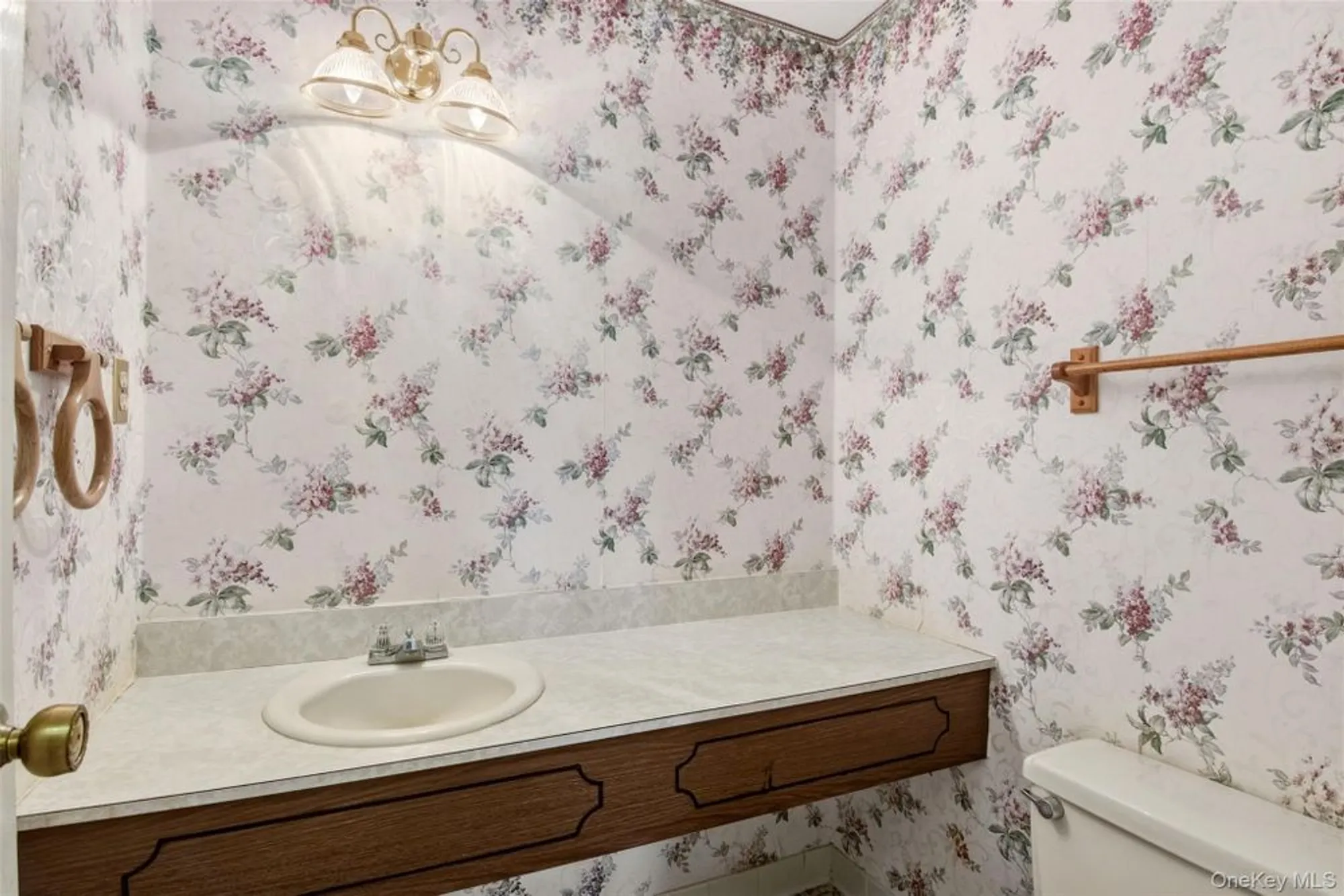 Property Slideshow image 17 of 24 | 607 cabot ct 607, Smithtown, NY, 11780