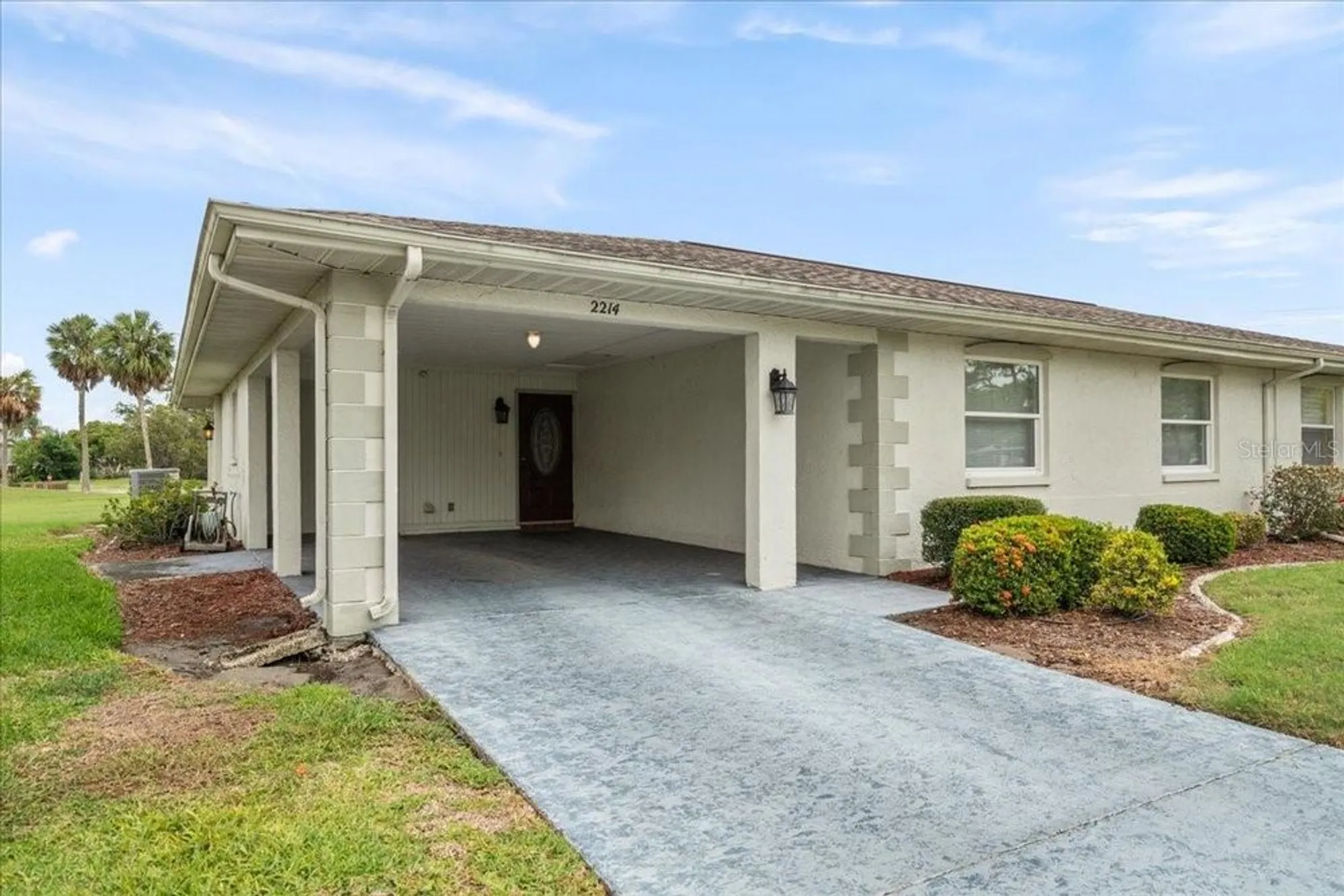 Property Slideshow image 3 of 34 | 2214 highclere cir # 6, Sun City Center, FL, 33573