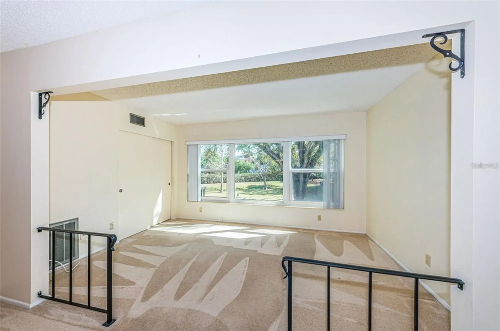 Property Slideshow image 19 of 52 | 2295 americus blvd 29, Clearwater, FL, 33763