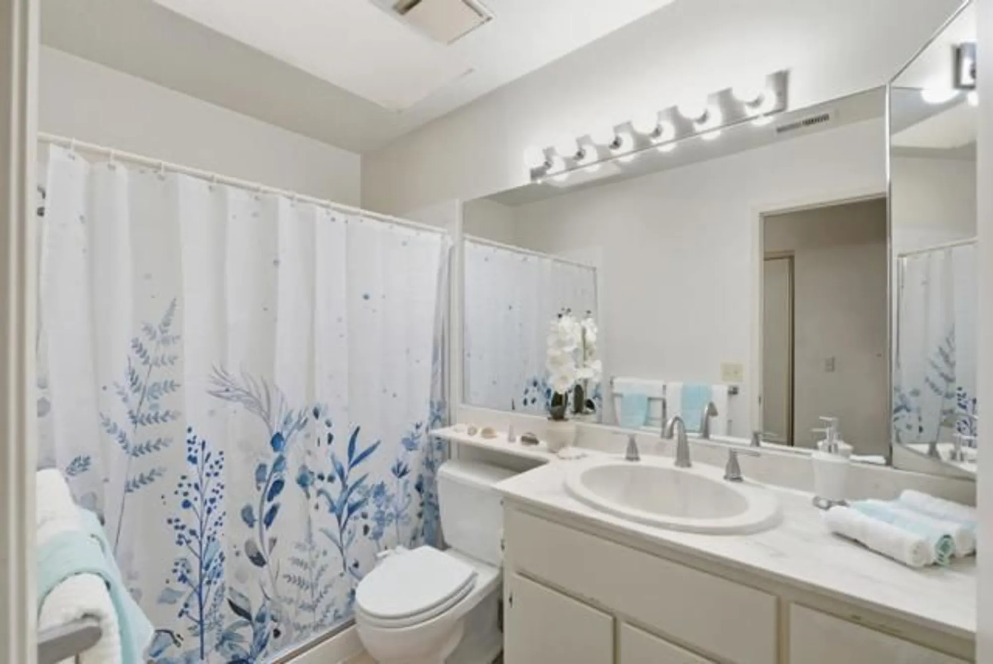 Property Slideshow image 29 of 34 | 8423 chenin blanc ln, San Jose, CA, 95135