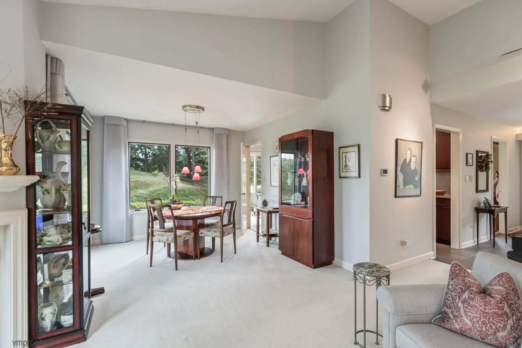 Property Slideshow image 10 of 37 | 68 thornhill ln, Lake Barrington, IL, 60010