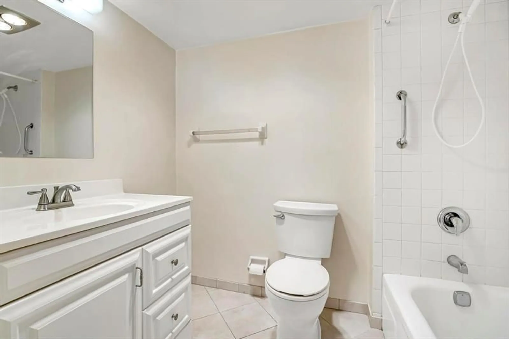 Property Slideshow image 8 of 27 | 9872 marina blvd apt 1417, Boca Raton, FL, 33428