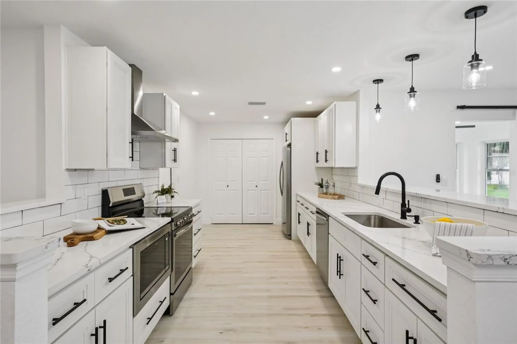 Property Slideshow image 5 of 58 | 9218 39th ln, Pinellas Park, FL, 33782