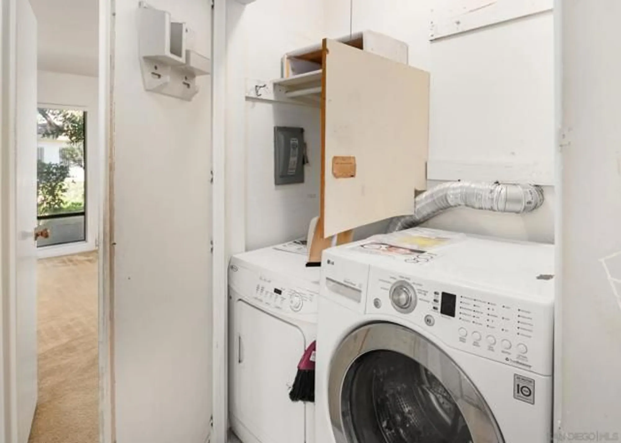 Property Slideshow image 17 of 28 | 12565 oaks north dr 115, San Diego, CA, 92128