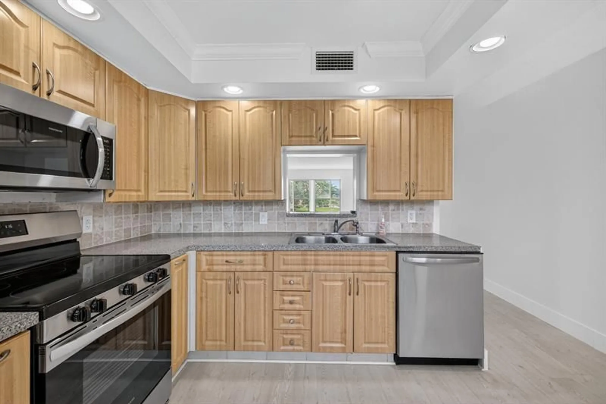 Property Slideshow image 5 of 24 | 2902 victoria cir g3, Coconut Creek, FL, 33066