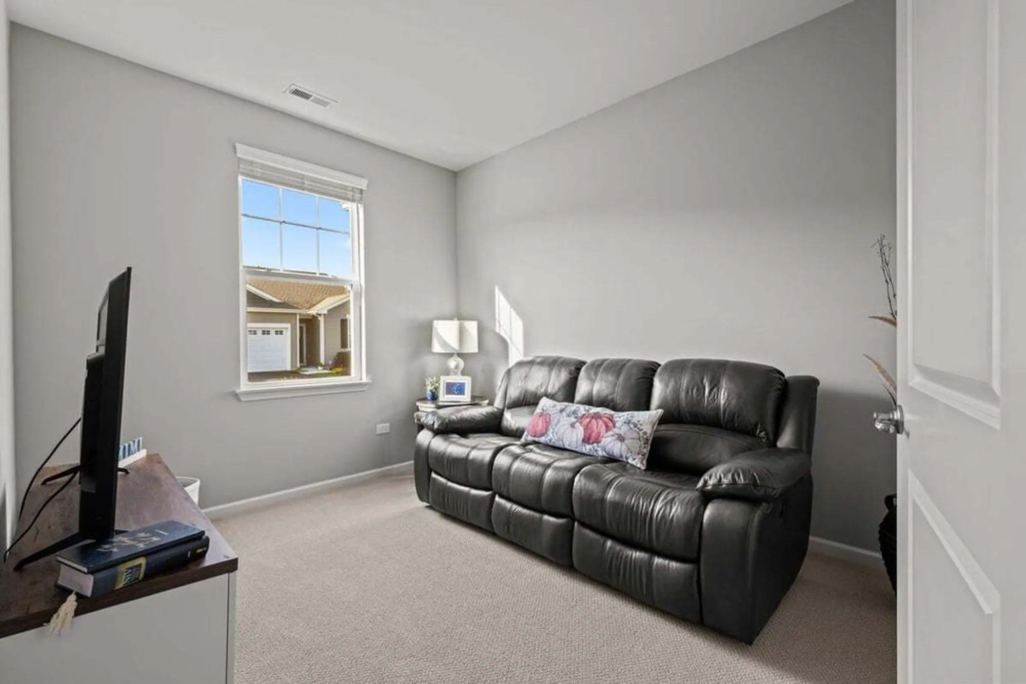 Property Slideshow image 16 of 20 | 273 ridley st, North Aurora, IL, 60542