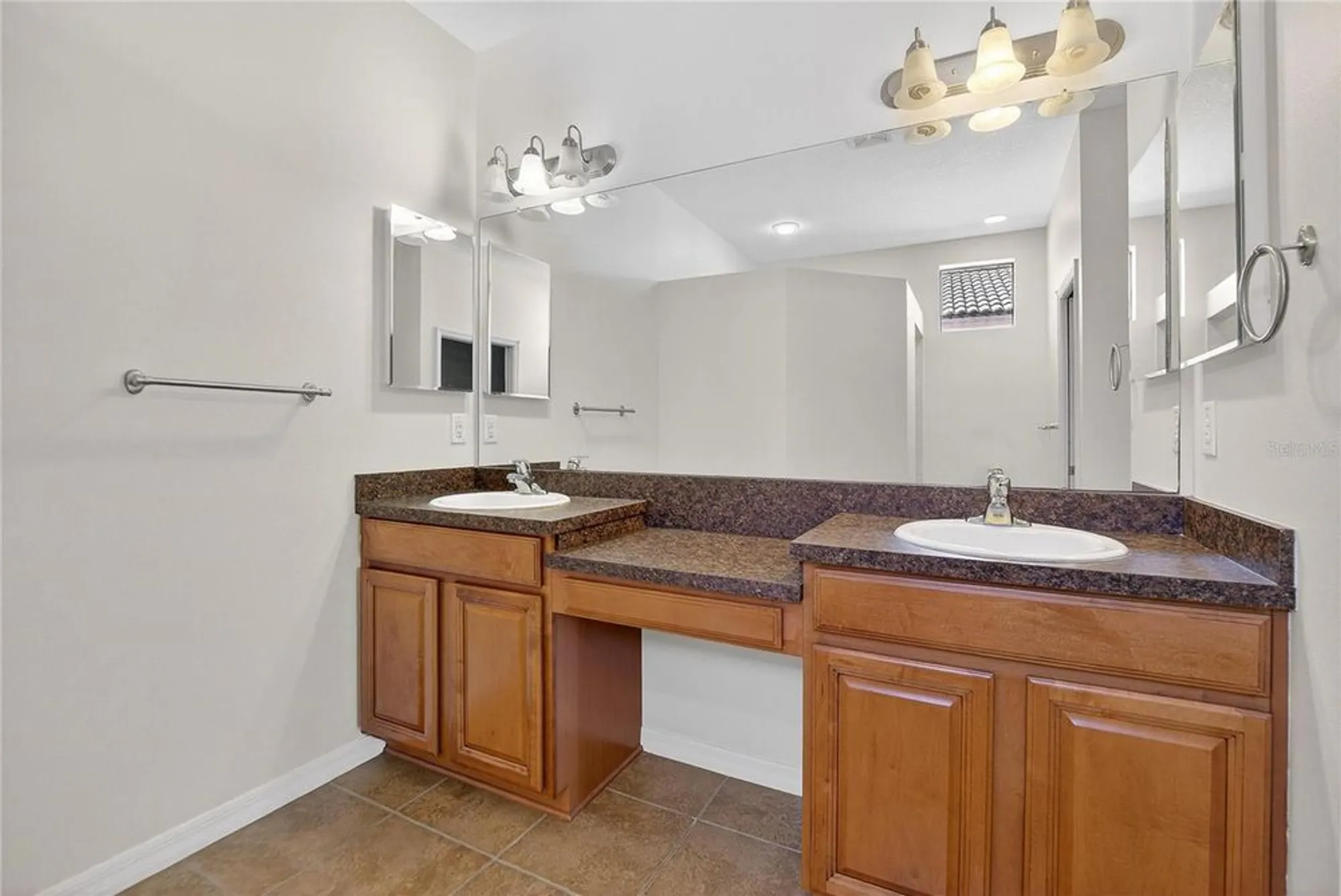 Property Slideshow image 34 of 76 | 331 cedar falls dr, Apollo Beach, FL, 33572