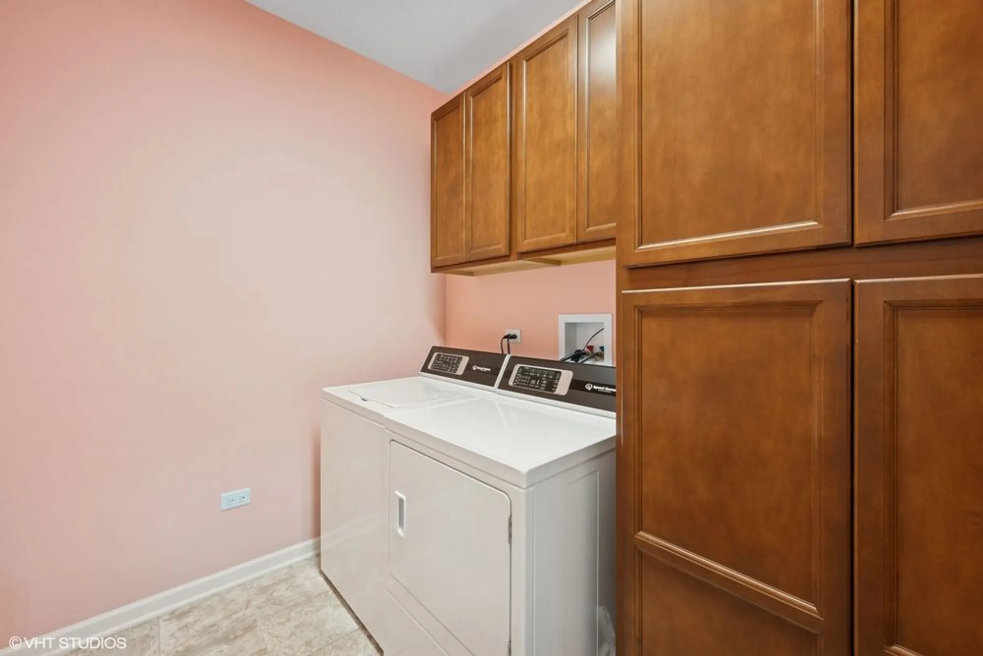 Property Slideshow image 13 of 19 | 451 mahogany dr, Algonquin, IL, 60102