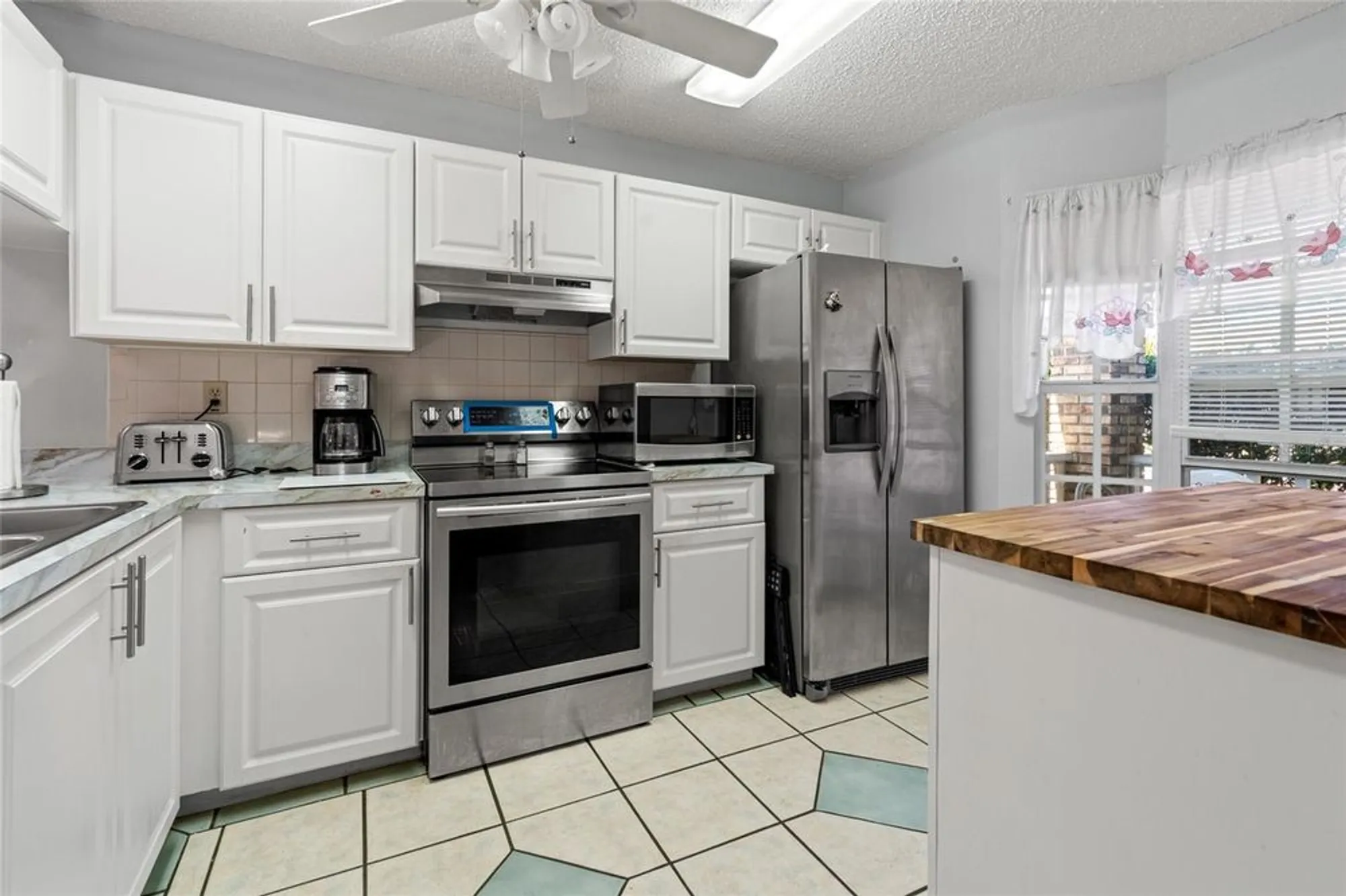 Property Slideshow image 7 of 29 | 6428 thicket trl, New Port Richey, FL, 34653