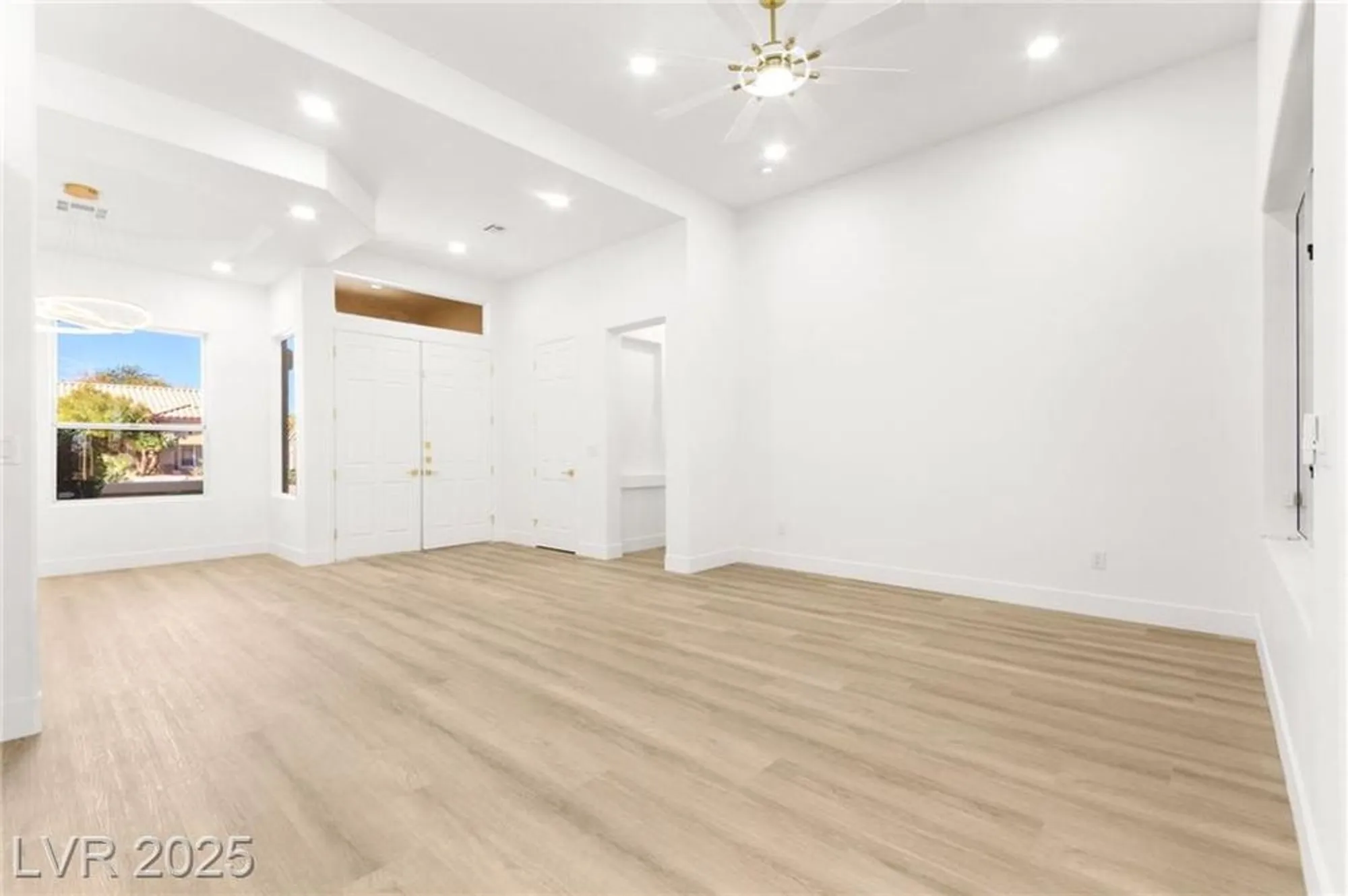 Property Slideshow image 8 of 99 | 3004 darby falls dr, Las Vegas, NV, 89134