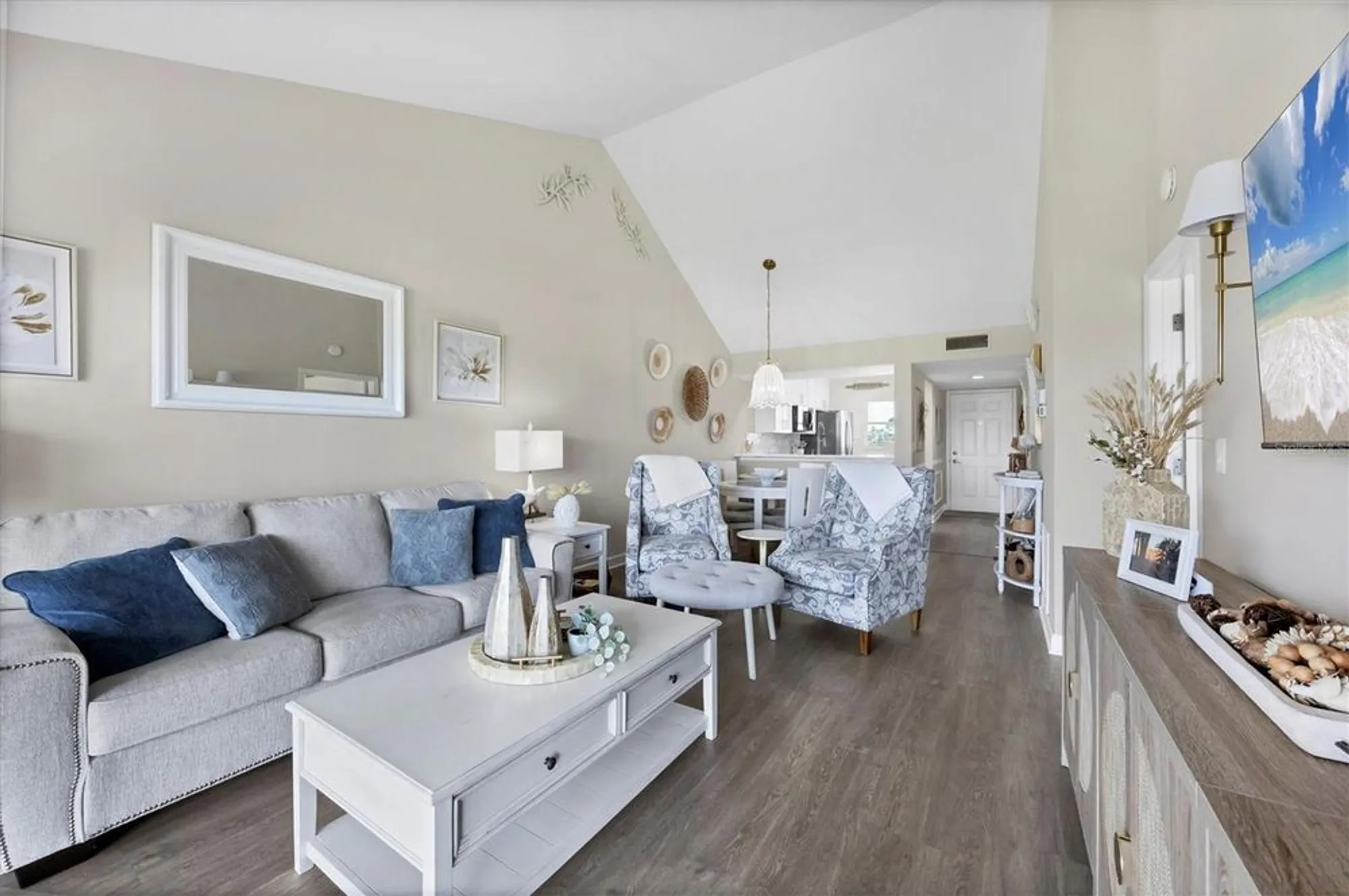 Property Slideshow image 15 of 61 | 408 cerromar cir 331, Venice, FL, 34293