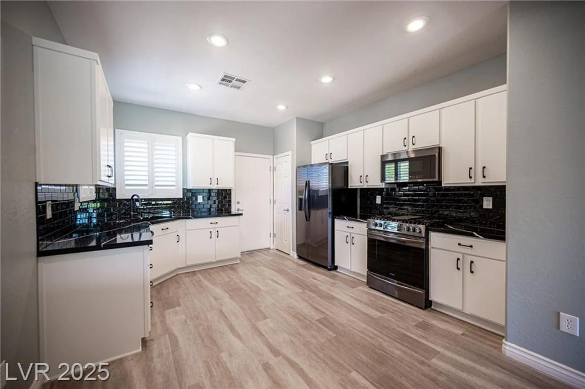 Property Slideshow image 13 of 43 | 2545 divine sky dr, Henderson, NV, 89044