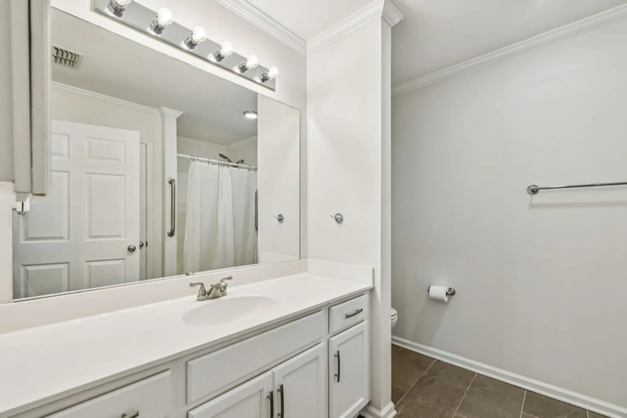 Property Slideshow image 20 of 27 | 423 forest glen cir, Murfreesboro, TN, 37128
