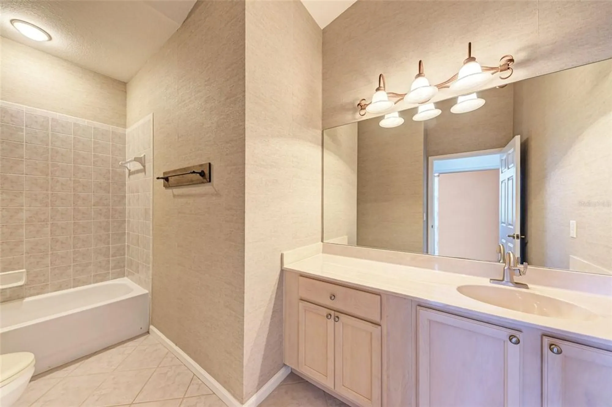Property Slideshow image 39 of 78 | 3322 grand vista ct unit 203, Port Charlotte, FL, 33953