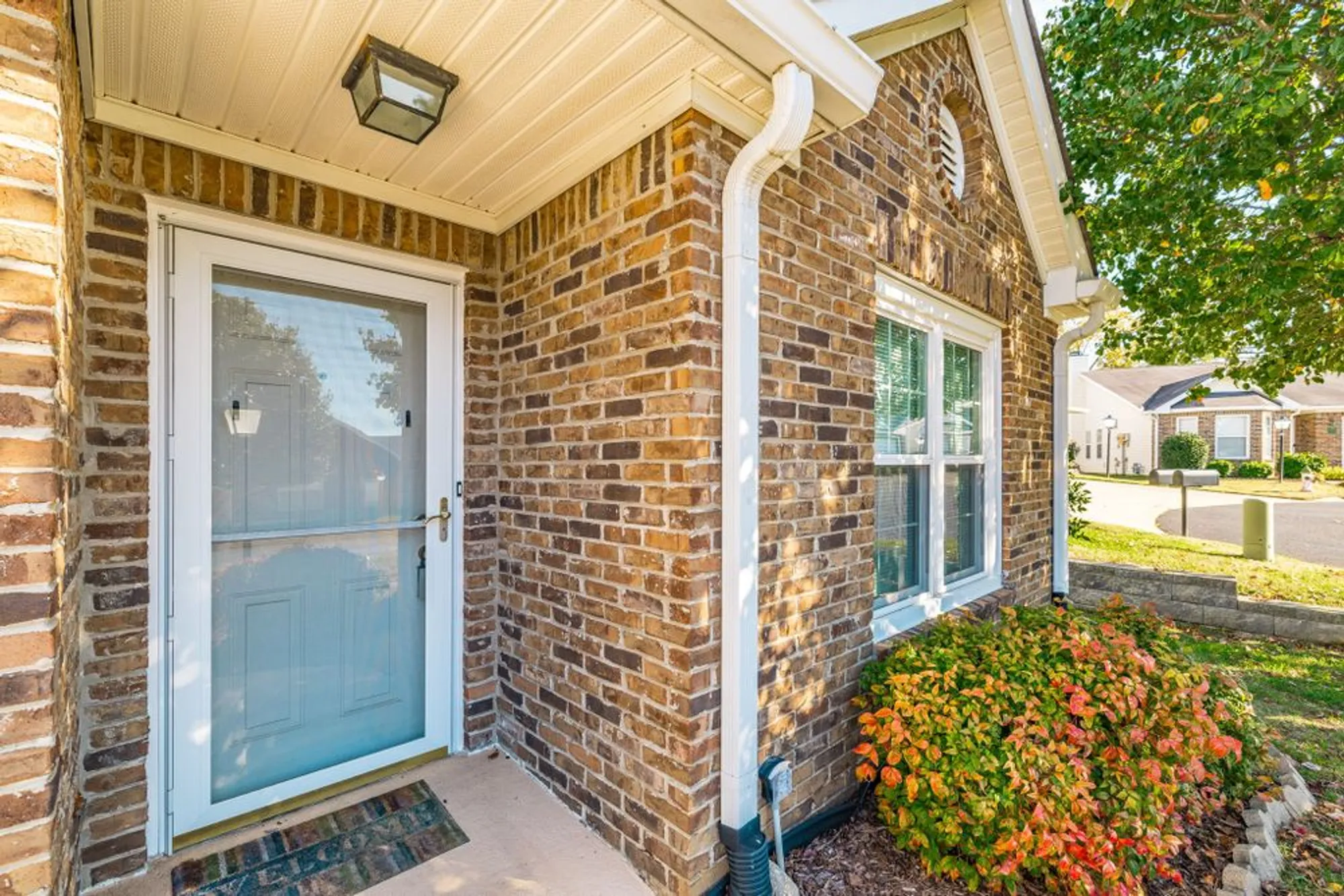 Property Slideshow image 4 of 54 | 115 newsom grn, Nashville, TN, 37221