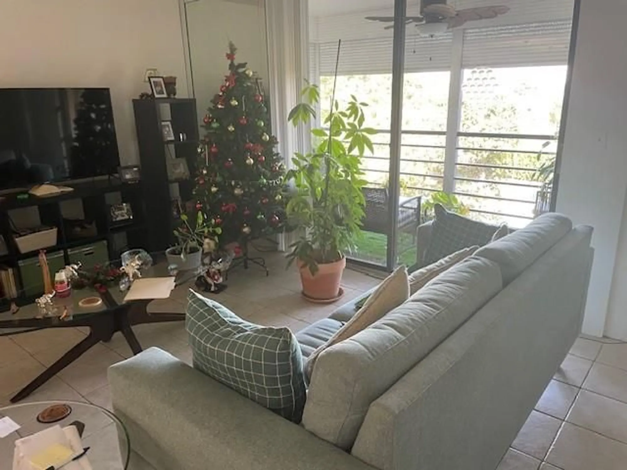 Property Slideshow image 10 of 14 | 1300 saint charles pl 522, Pembroke Pines, FL, 33026