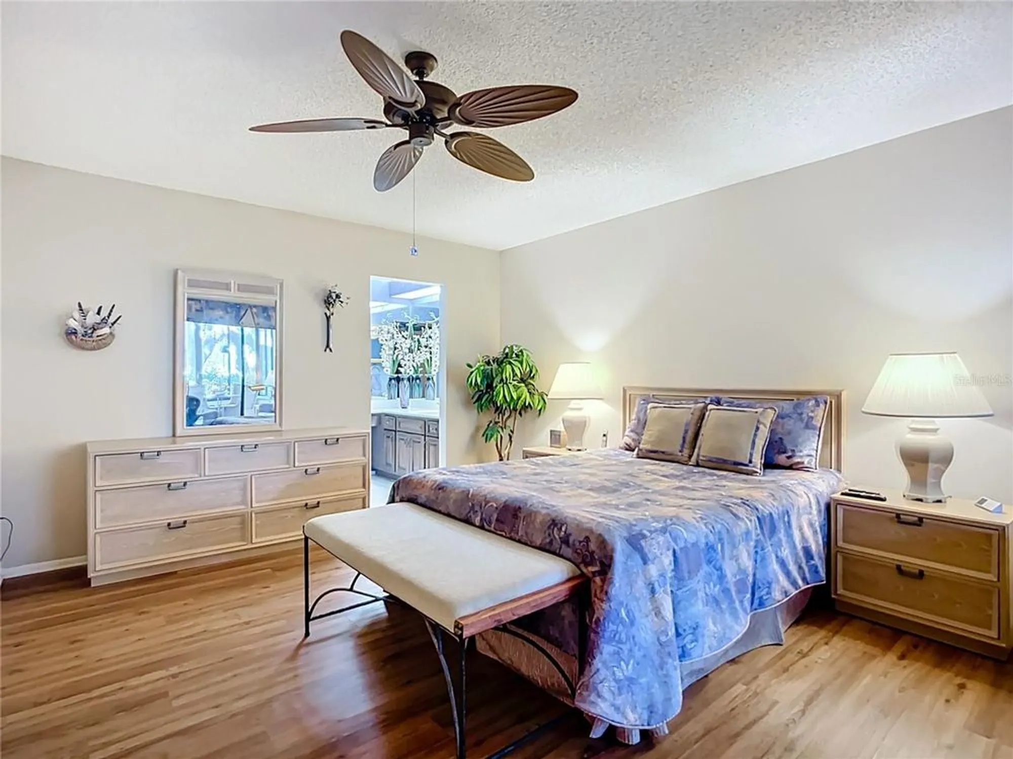 Property Slideshow image 20 of 43 | 4683 oak hollow dr 3, Sarasota, FL, 34241