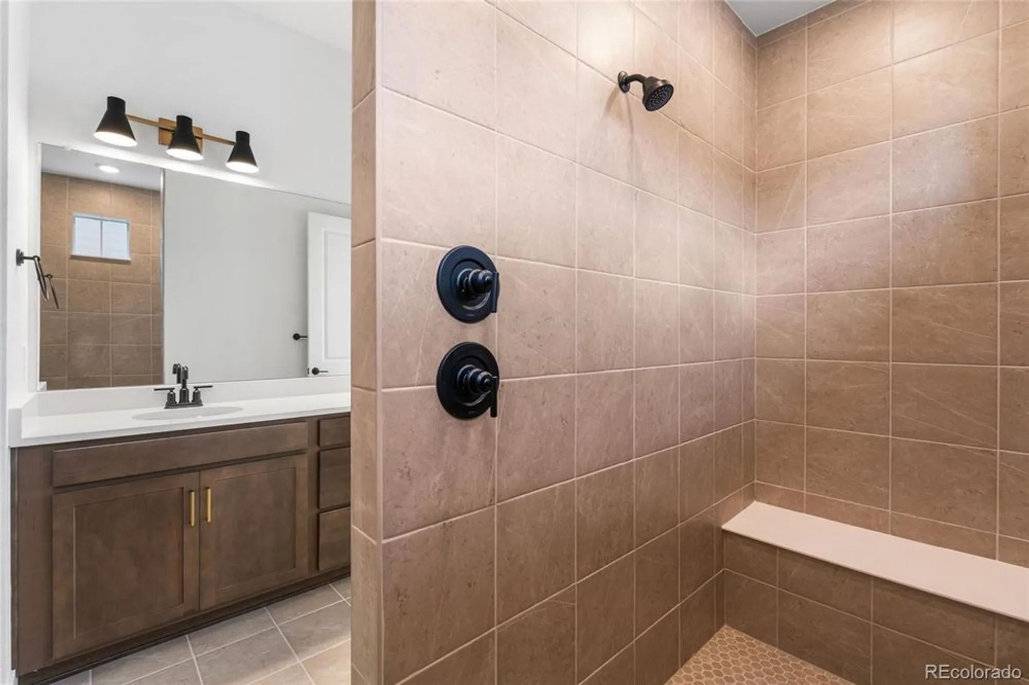 Property Slideshow image 14 of 26 | 8664 s quemoy st, Aurora, CO, 80016