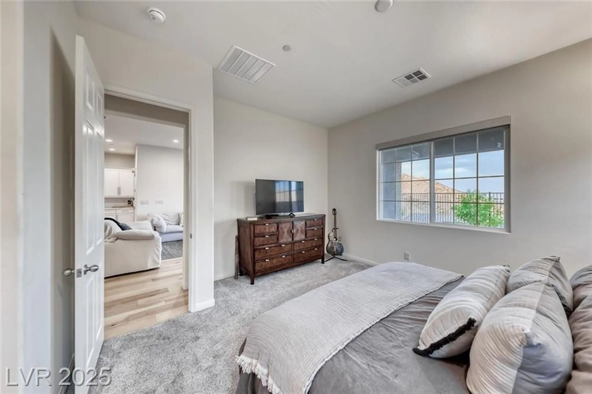 Property Slideshow image 31 of 78 | 32 tatahatso point st, Henderson, NV, 89011