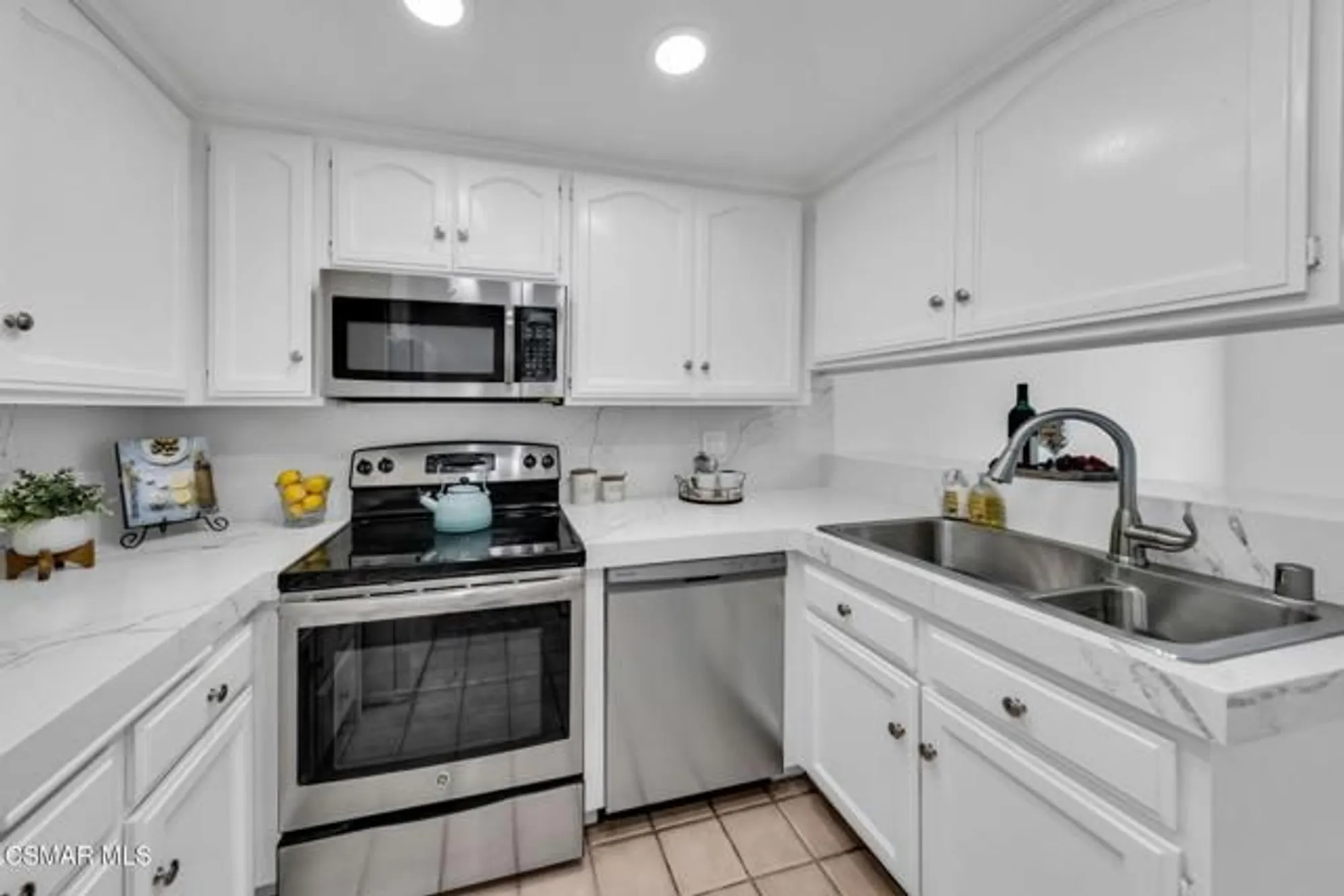 Property Slideshow image 14 of 52 | 224 oakleaf dr apt 102, Thousand Oaks, CA, 91360