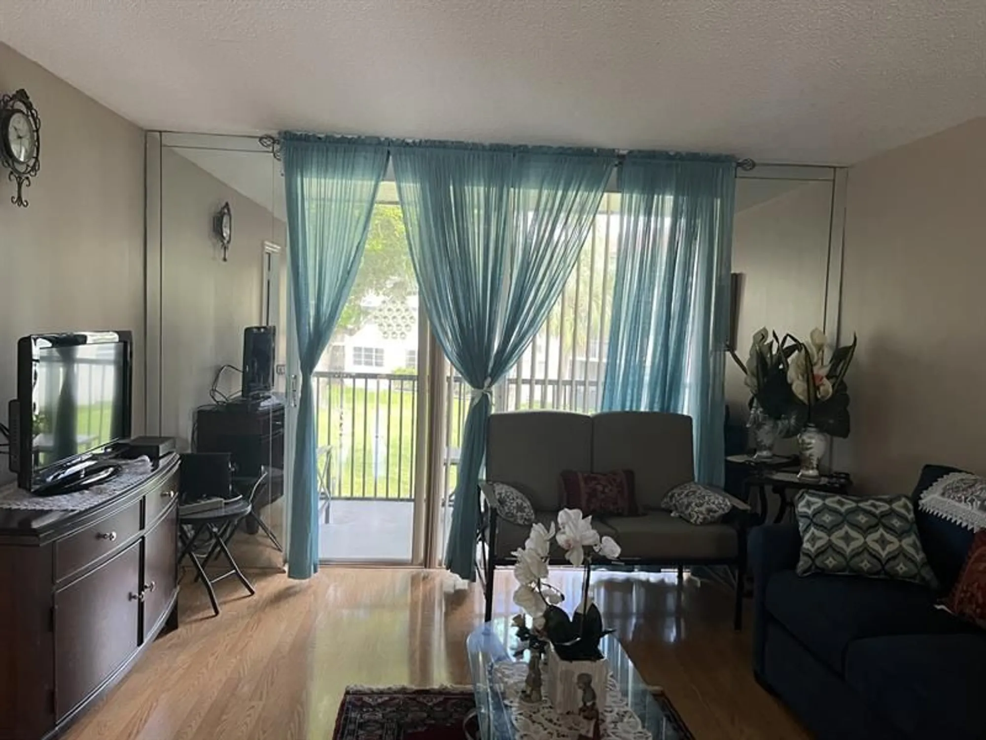 Property Slideshow image 7 of 31 | 9800 n hollybrook lake dr 202, Pembroke Pines, FL, 33025
