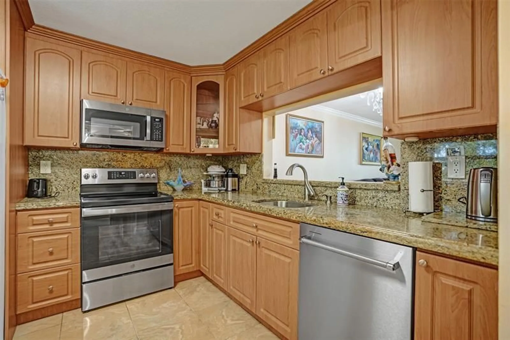 Property Slideshow image 8 of 48 | 1101 colony point cir 403, Pembroke Pines, FL, 33026