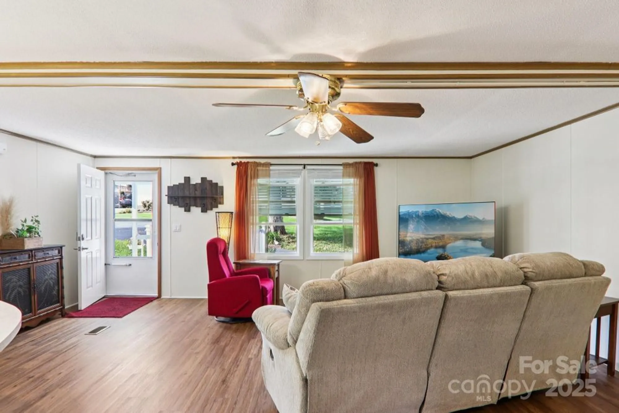 Property Slideshow image 8 of 47 | 226 cranbrook cir, Hendersonville, NC, 28792