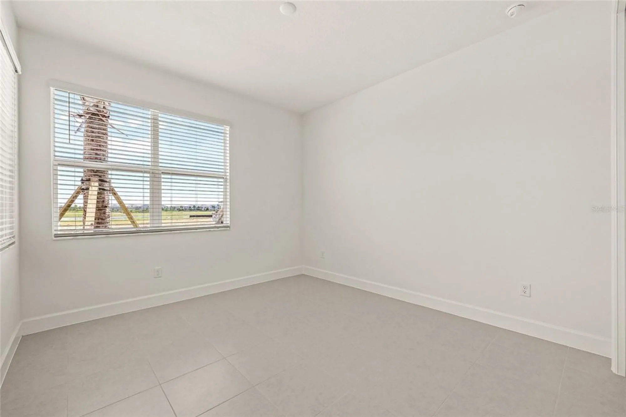 Property Slideshow image 32 of 47 | 32565 veneto pl, Wesley Chapel, FL, 33543