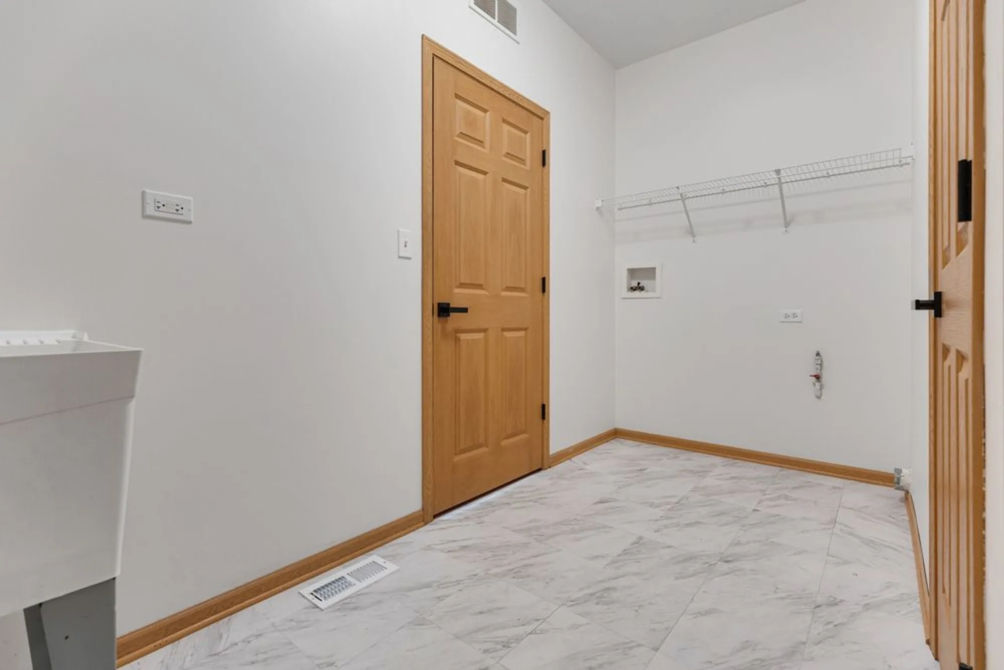 Property Slideshow image 26 of 33 | 786 bohannon cir, Oswego, IL, 60543