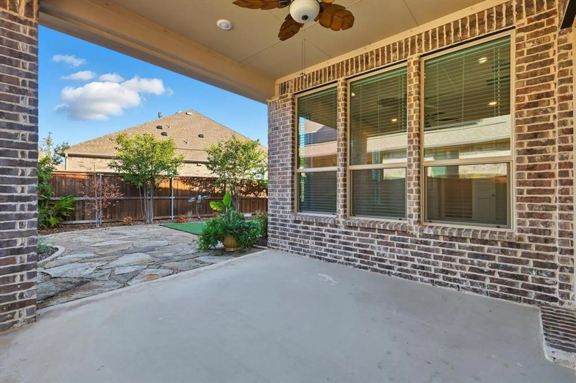Property Slideshow image 32 of 40 | 4826 forest crest pkwy, Arlington, TX, 76005