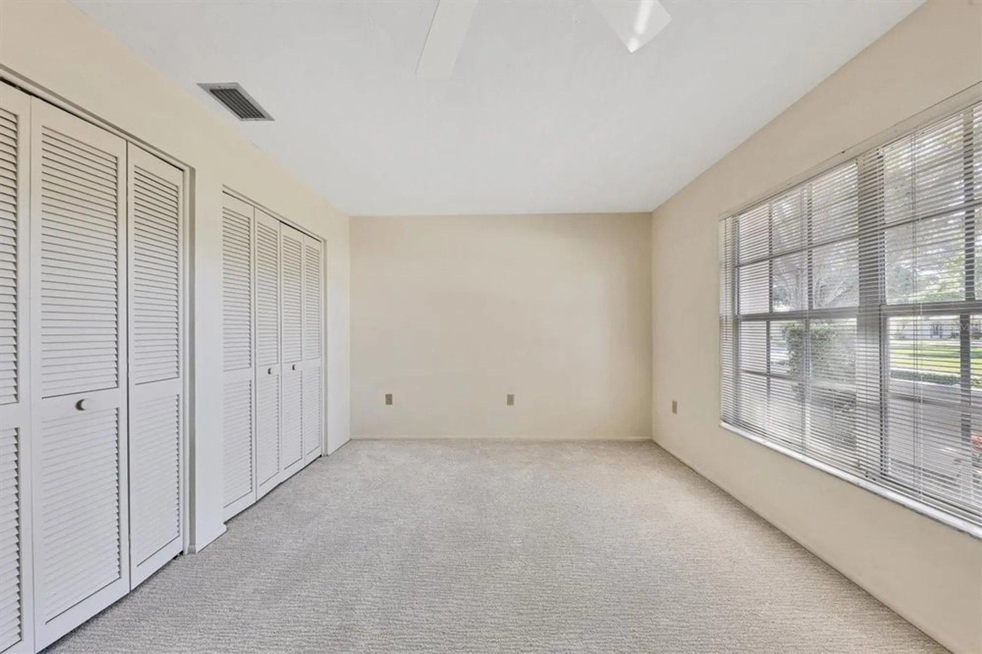 Property Slideshow image 18 of 27 | 4223 oakhurst cir 3025, Sarasota, FL, 34233