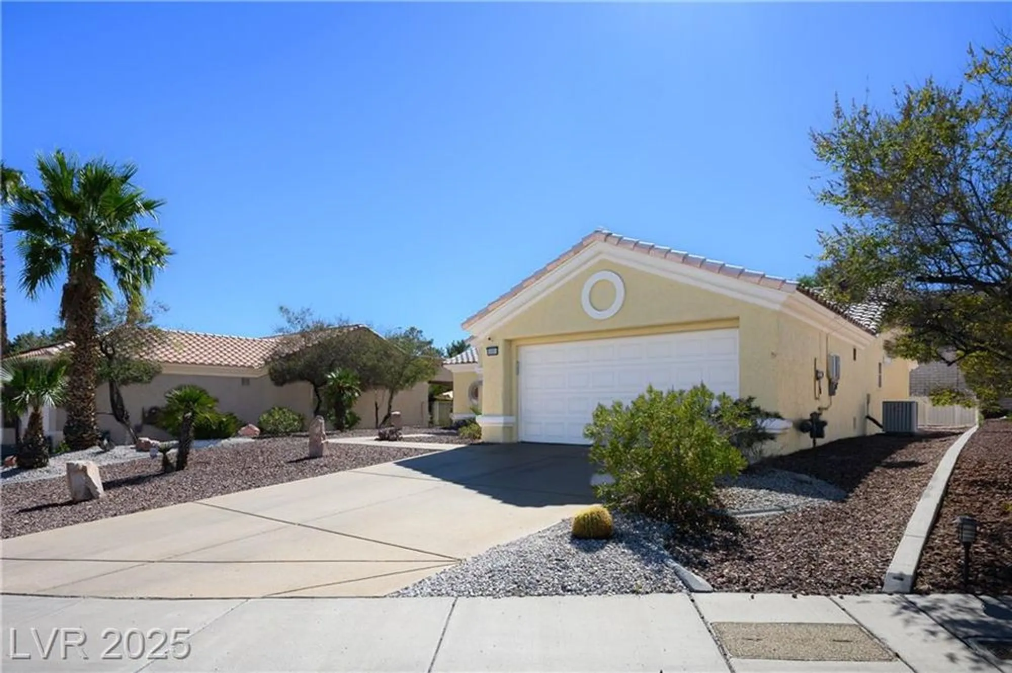 Property Slideshow image 4 of 74 | 10505 linden wood ct, Las Vegas, NV, 89134