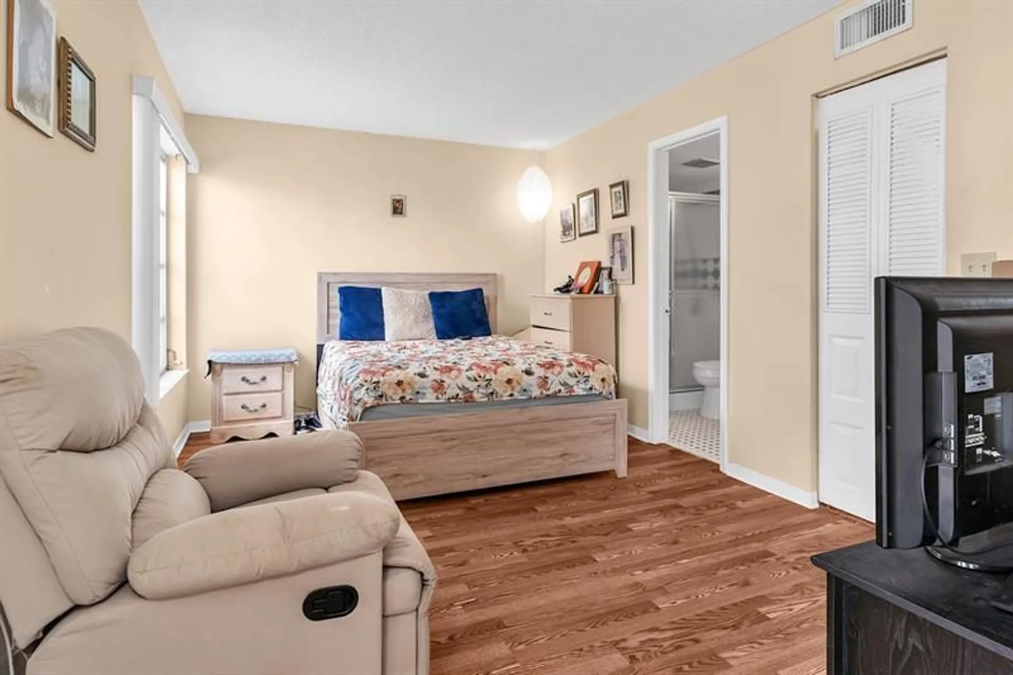 Property Slideshow image 21 of 43 | 3776 inverrary blvd 308r, Lauderhill, FL, 33319