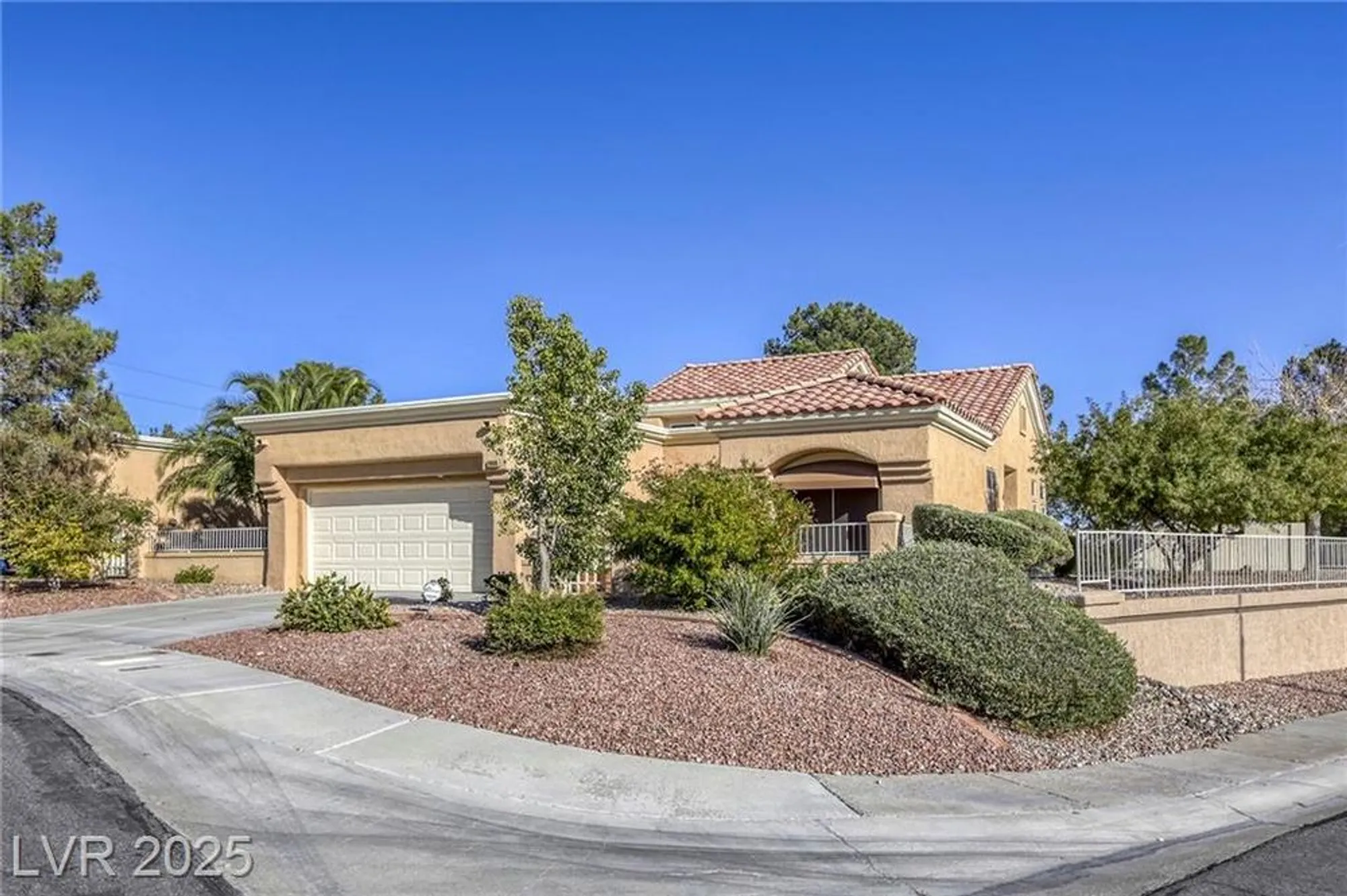 Property Slideshow image 35 of 46 | 9800 villa ridge dr, Las Vegas, NV, 89134