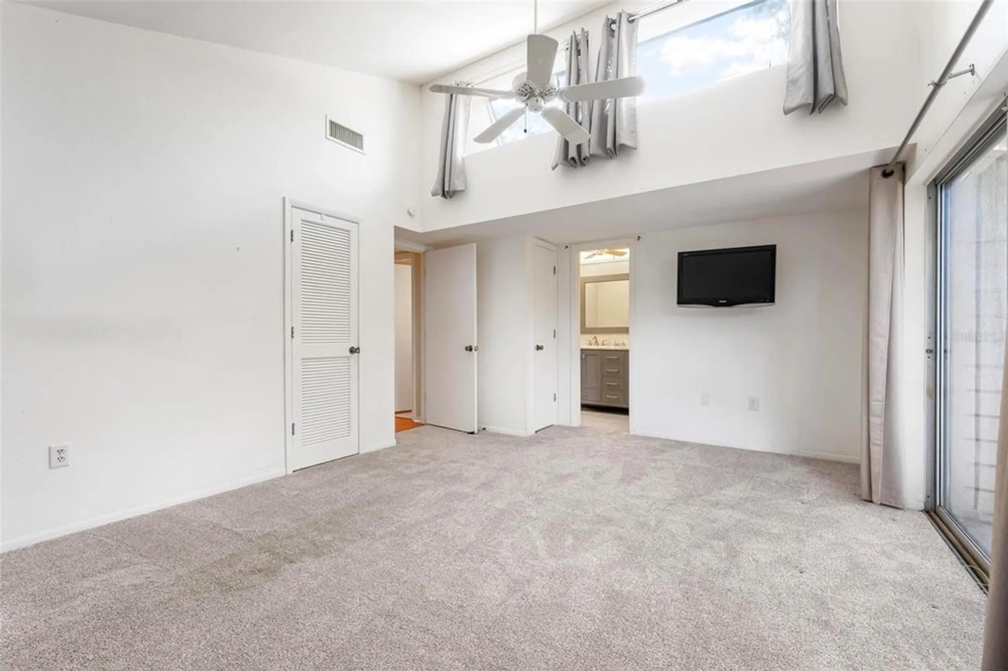 Property Slideshow image 17 of 25 | 2227 circlewood dr # 52, Sarasota, FL, 34231