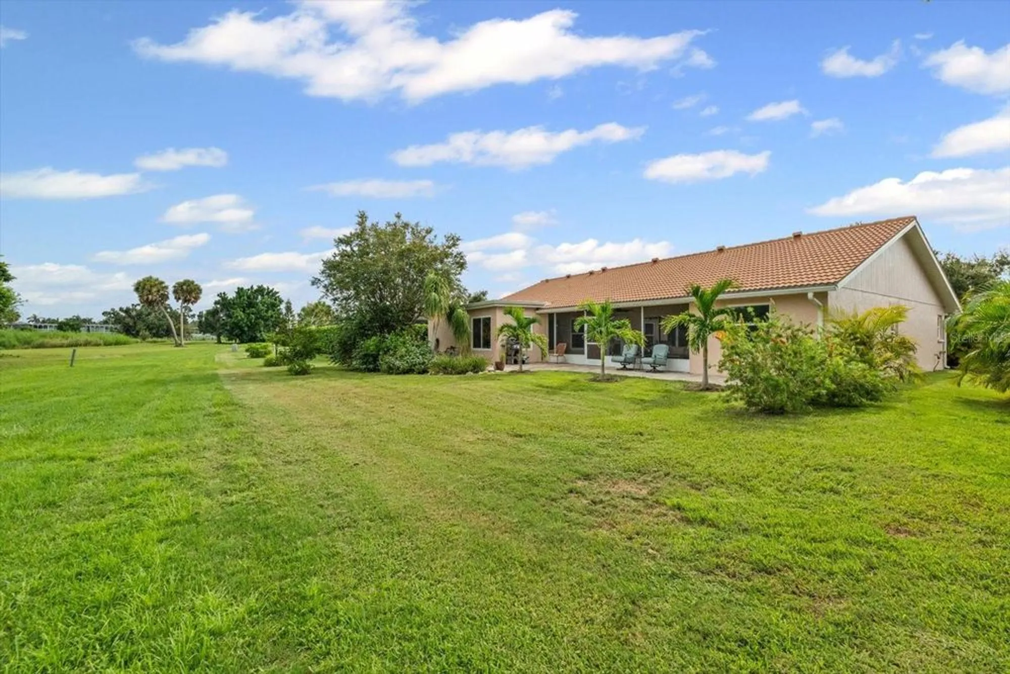 Property Slideshow image 5 of 44 | 3339 sheffield cir, Sarasota, FL, 34239