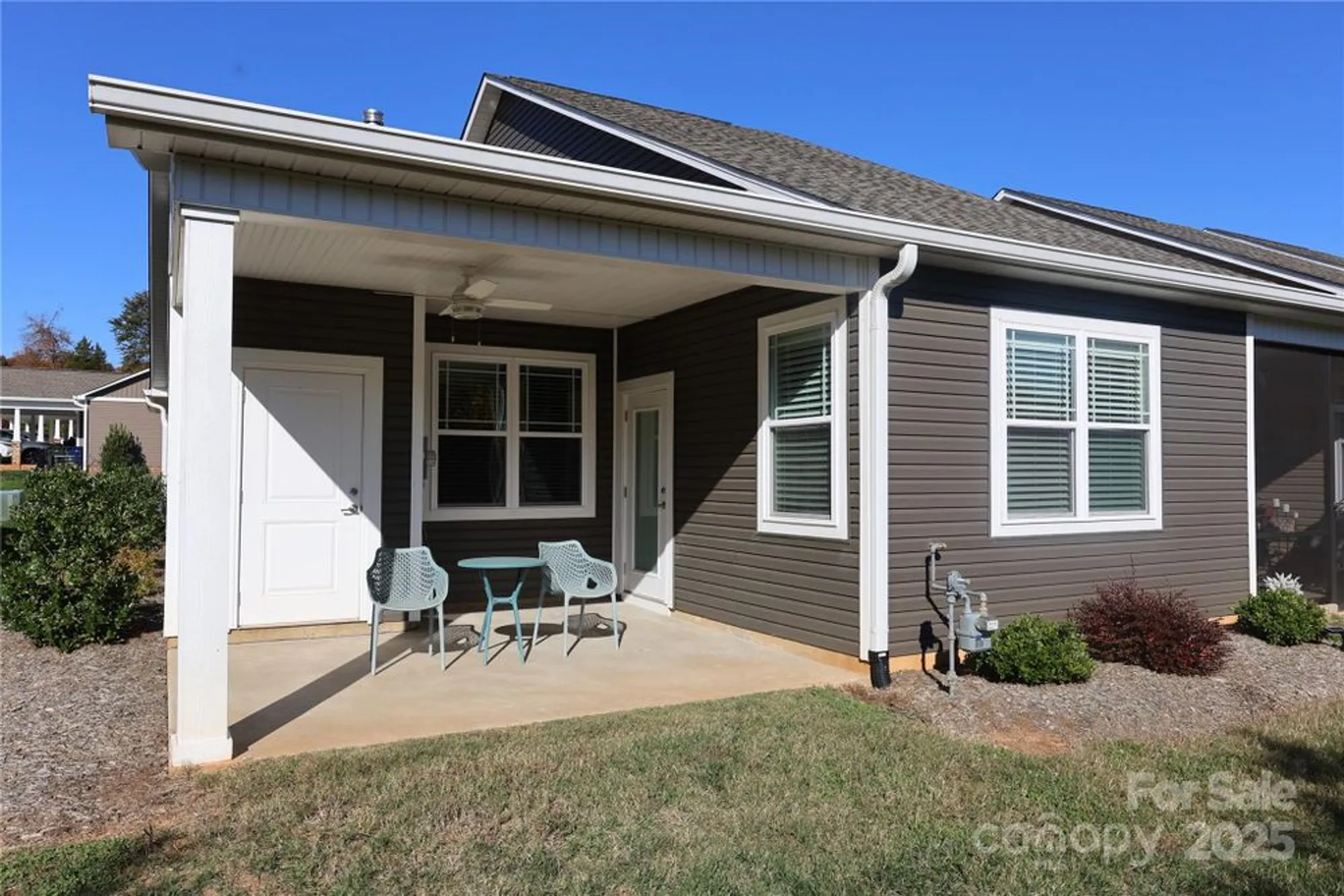 Property Slideshow image 4 of 26 | 2822 15th avenue pl se, Hickory, NC, 28602