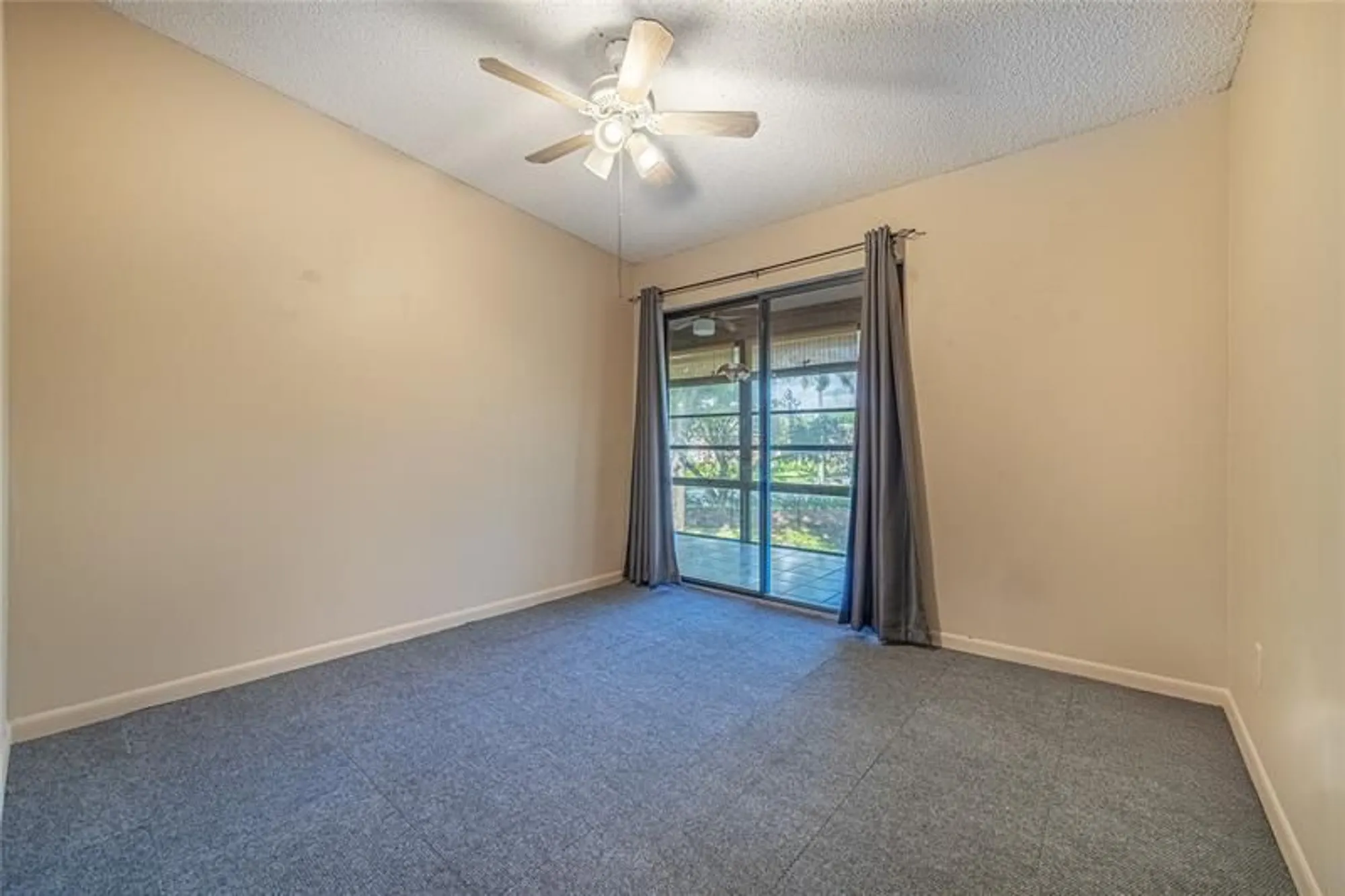Property Slideshow image 14 of 29 | 9998 n belfort cir # 9998, Tamarac, FL, 33321