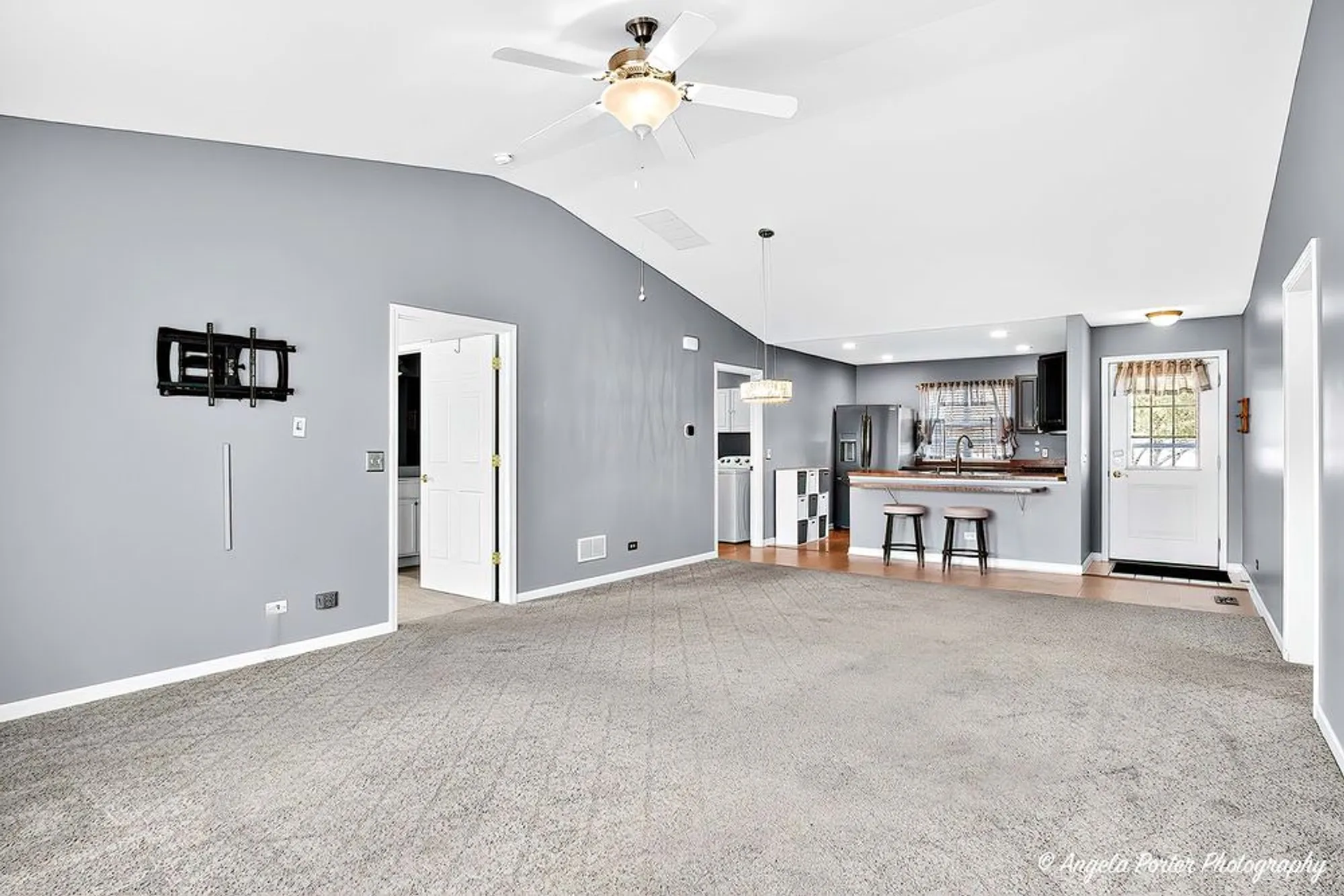 Property Slideshow image 15 of 29 | 806 madison ave, Mchenry, IL, 60050