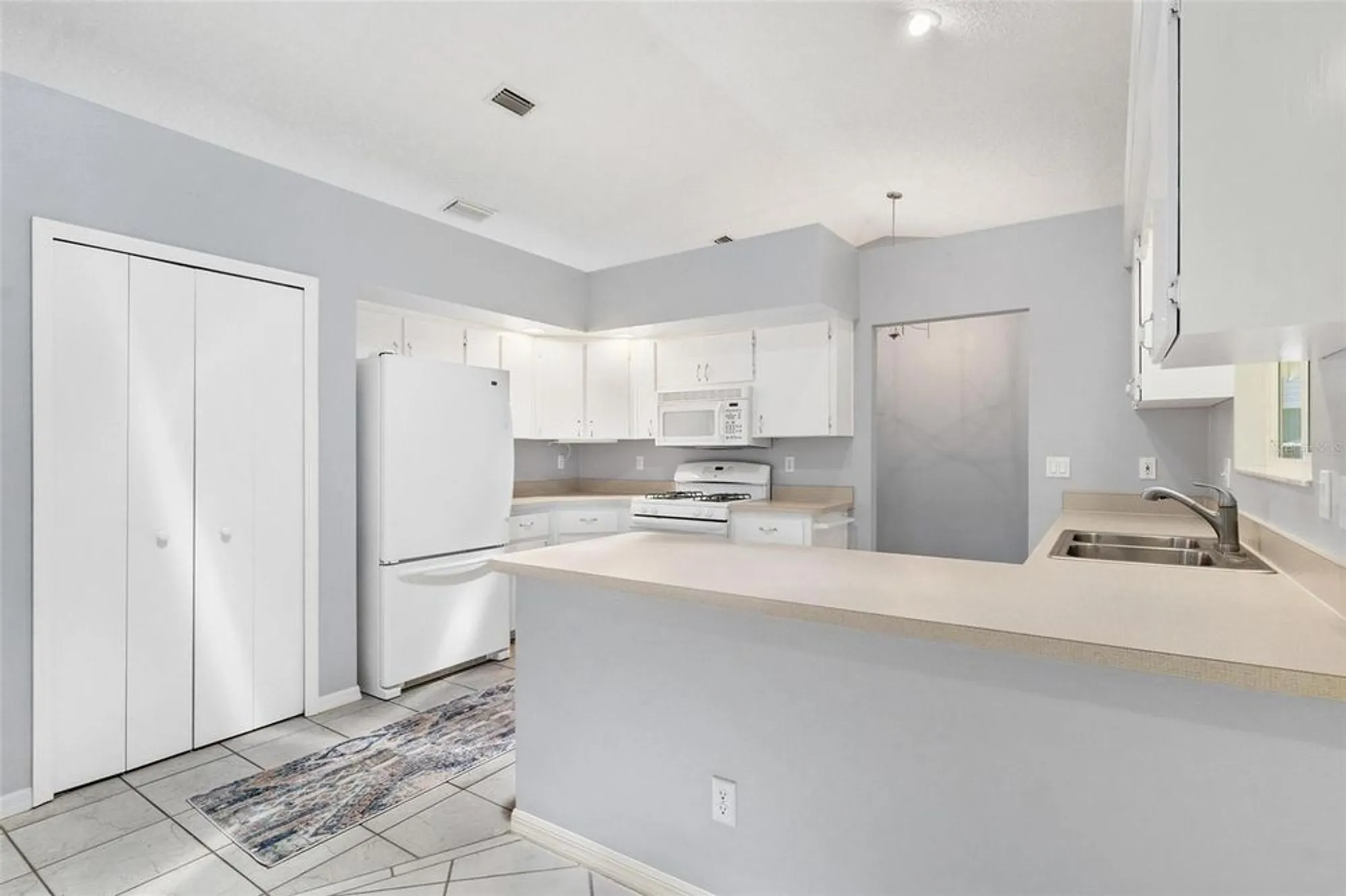 Property Slideshow image 18 of 48 | 26608 racquet cir, Leesburg, FL, 34748