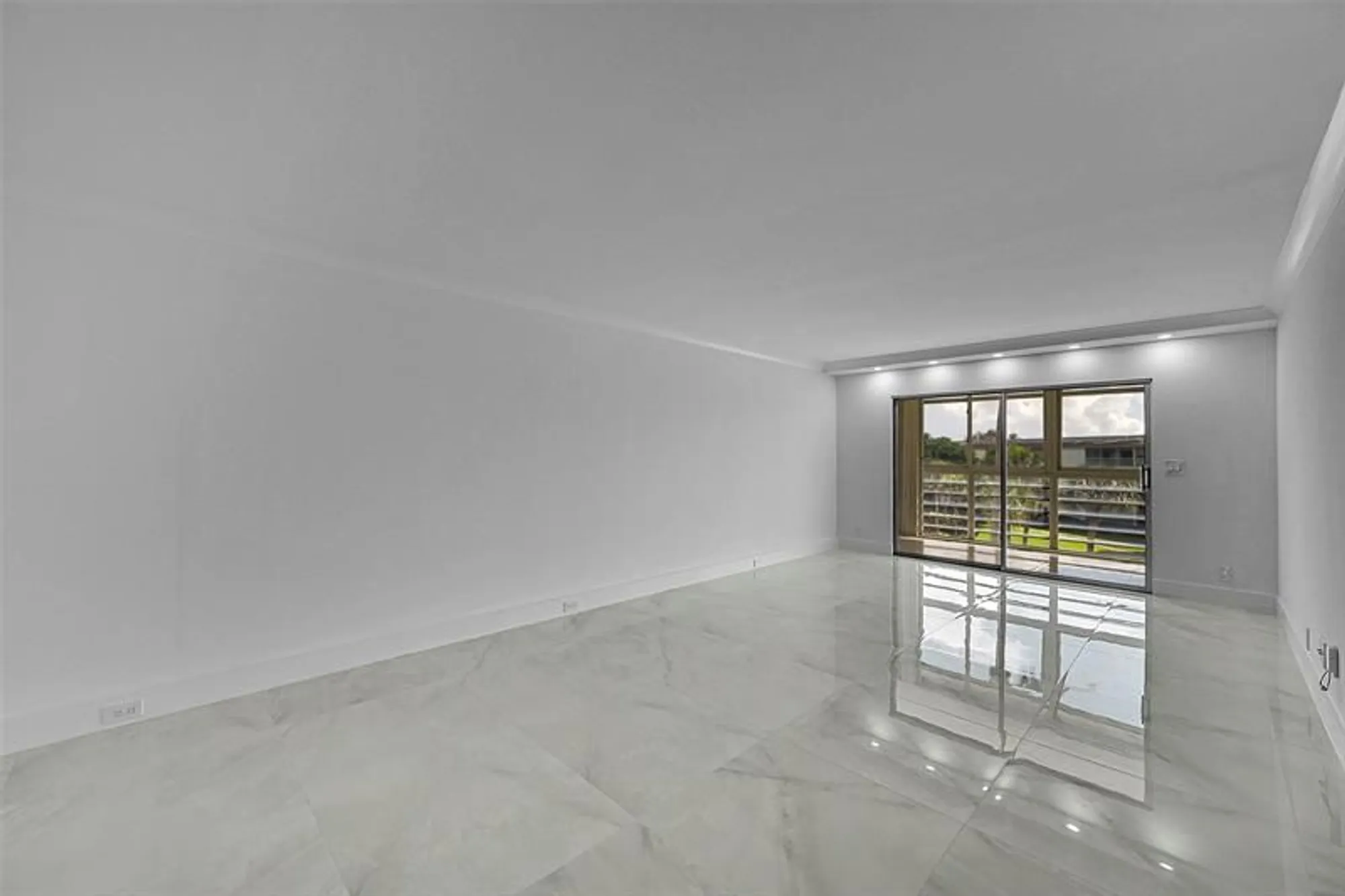 Property Slideshow image 30 of 65 | 2901 victoria cir m4, Coconut Creek, FL, 33066