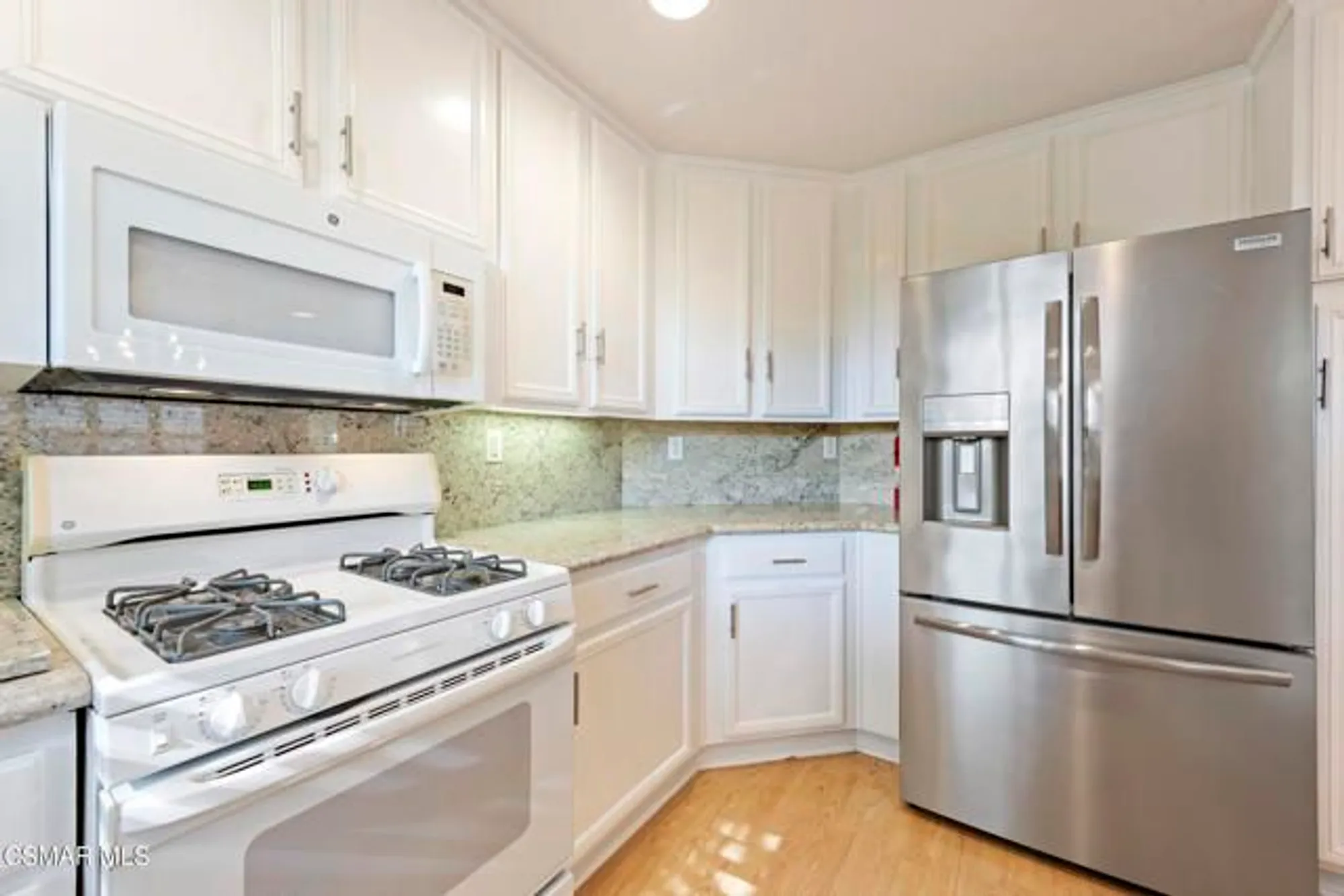 Property Slideshow image 13 of 38 | 2059 tulip ave, Simi Valley, CA, 93063