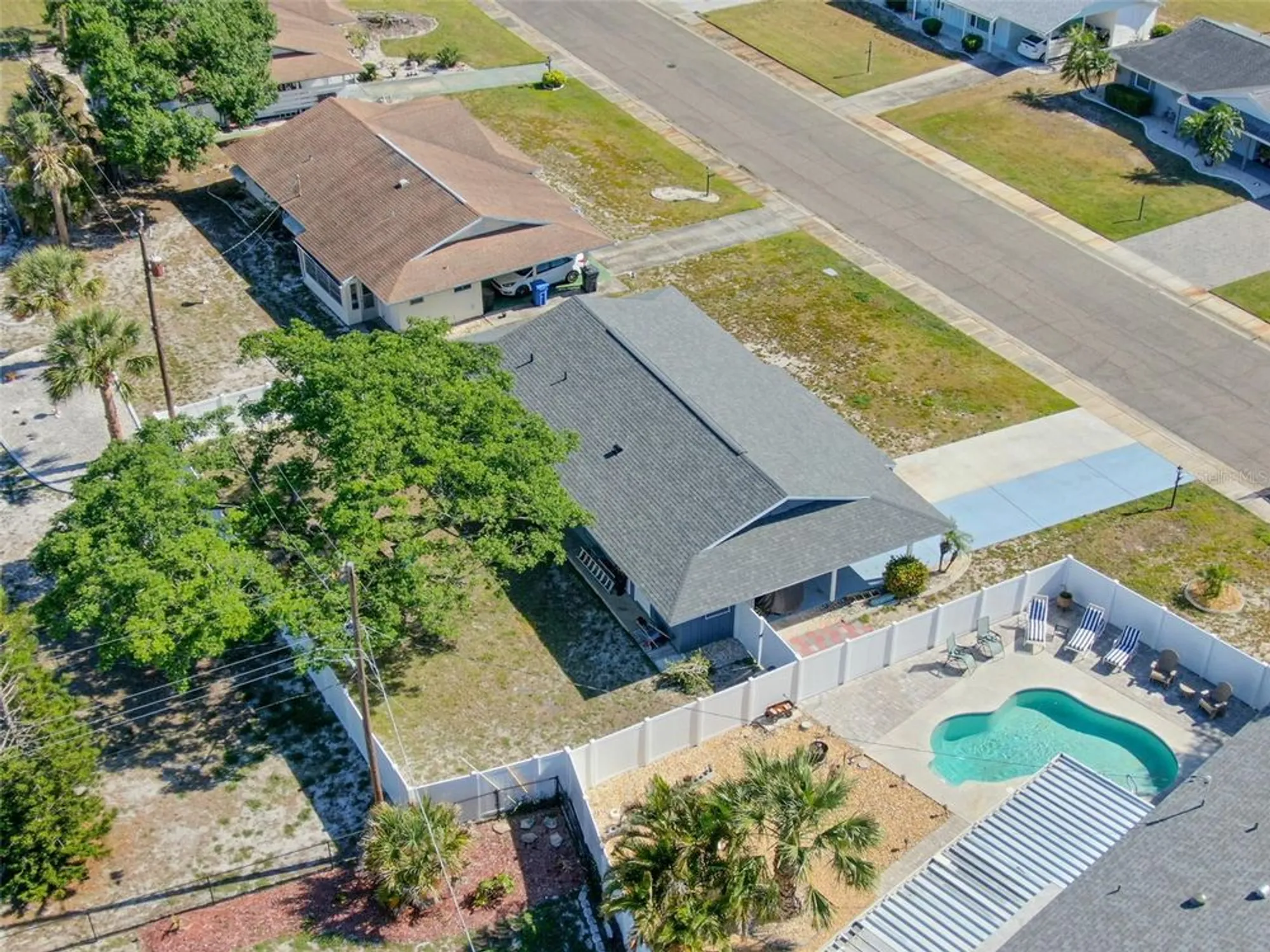 Property Slideshow image 21 of 24 | 906 hacienda dr, Sun City Center, FL, 33573