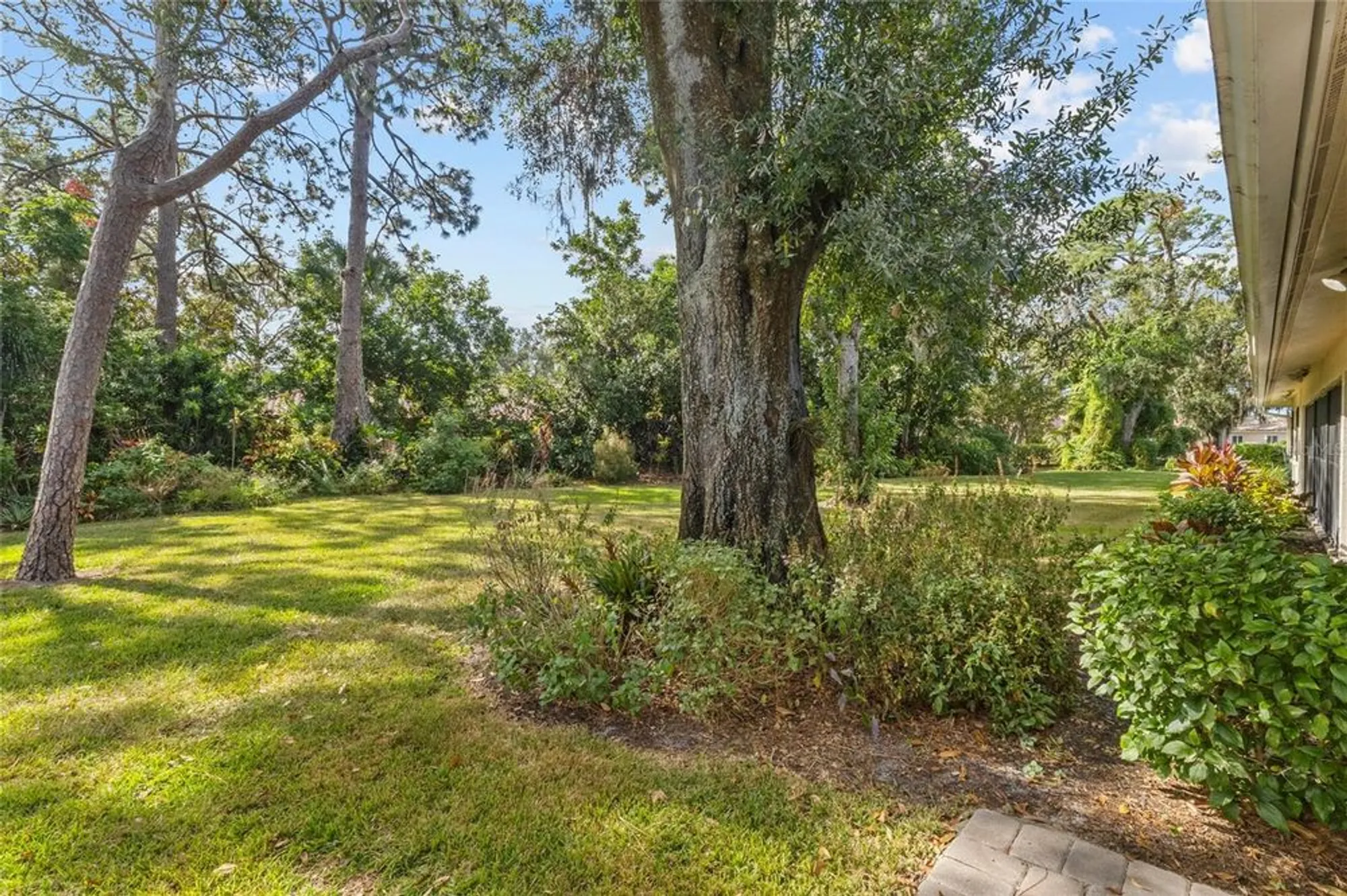 Property Slideshow image 32 of 38 | 7143 fairway bend ln, Sarasota, FL, 34243