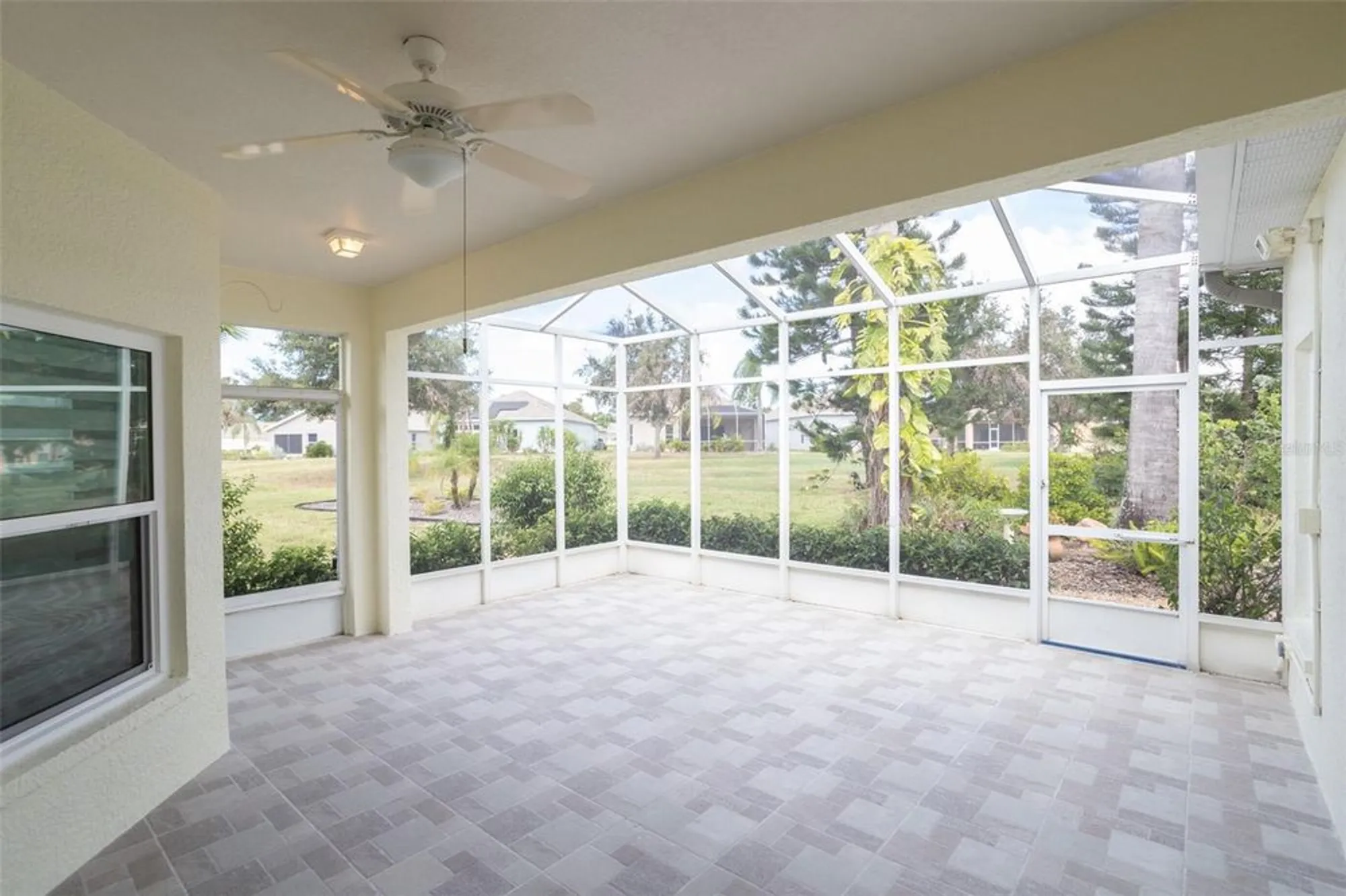 Property Slideshow image 42 of 89 | 2529 sandy hill ct, Holiday, FL, 34691