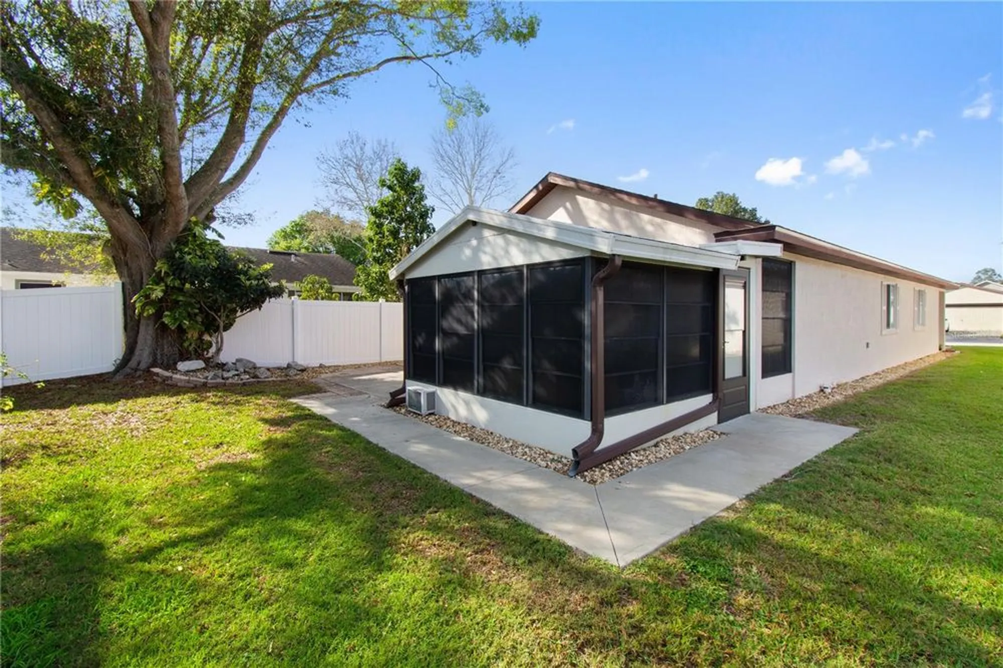 Property Slideshow image 18 of 24 | 1822 nicaragua way, Winter Haven, FL, 33881