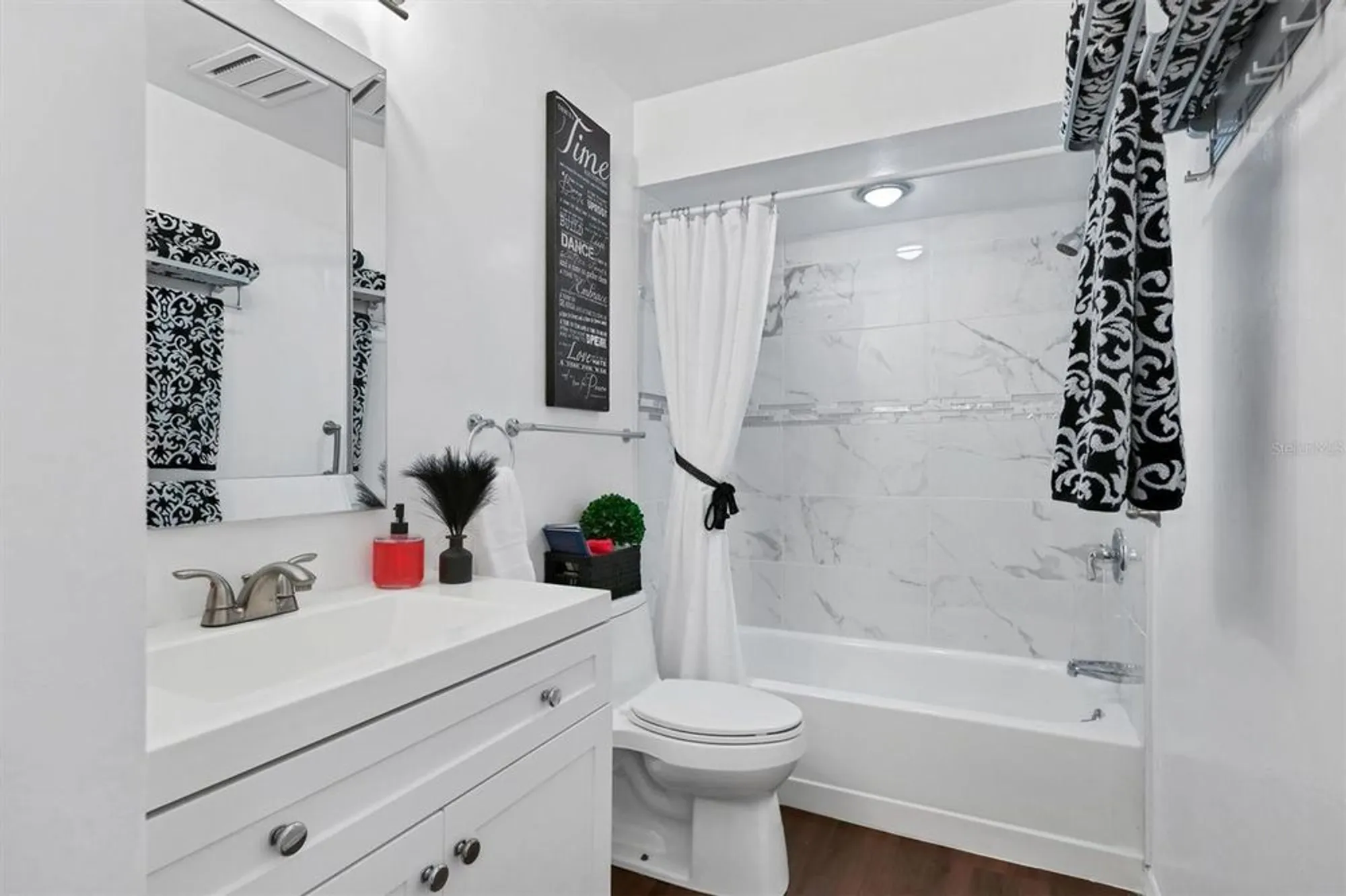 Property Slideshow image 28 of 44 | 4247 oakhurst cir 3033, Sarasota, FL, 34233