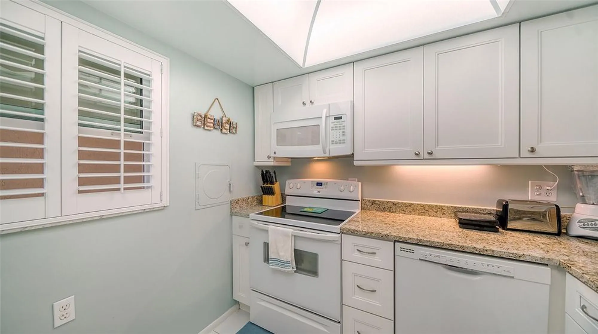 Property Slideshow image 12 of 77 | 1250 n portofino dr # 305mar, Sarasota, FL, 34242
