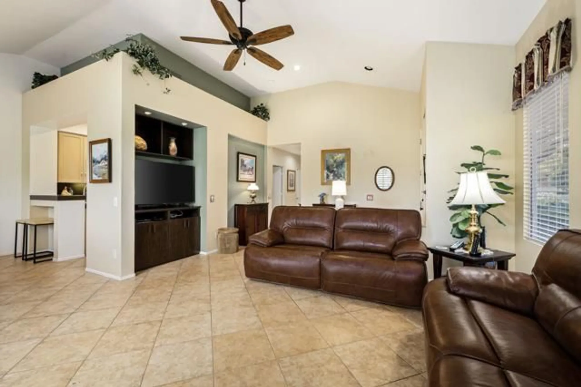 Property Slideshow image 23 of 43 | 55199 laurel vly, La Quinta, CA, 92253